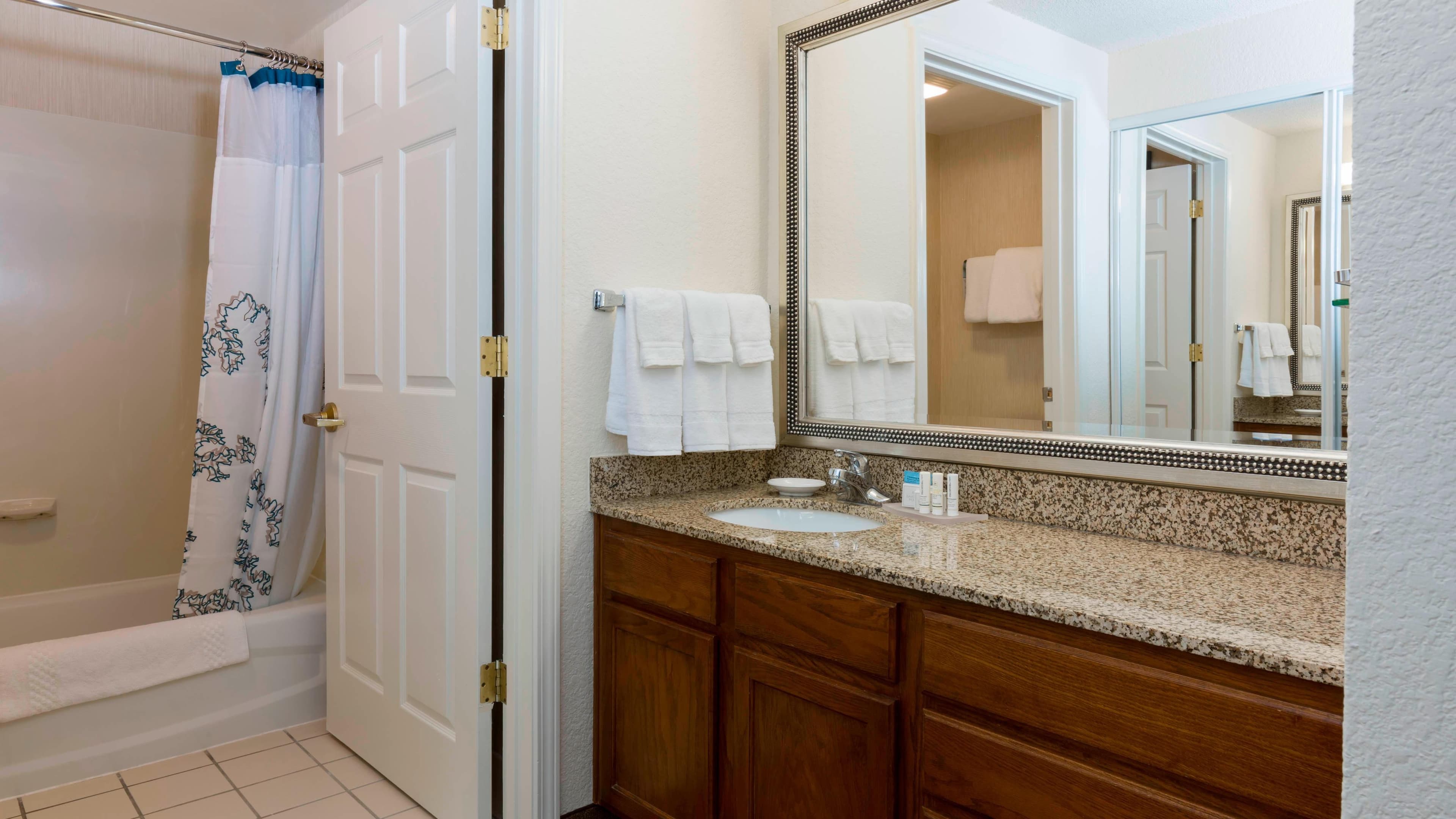 1 Bedroom 2 Room Suite - Image 5