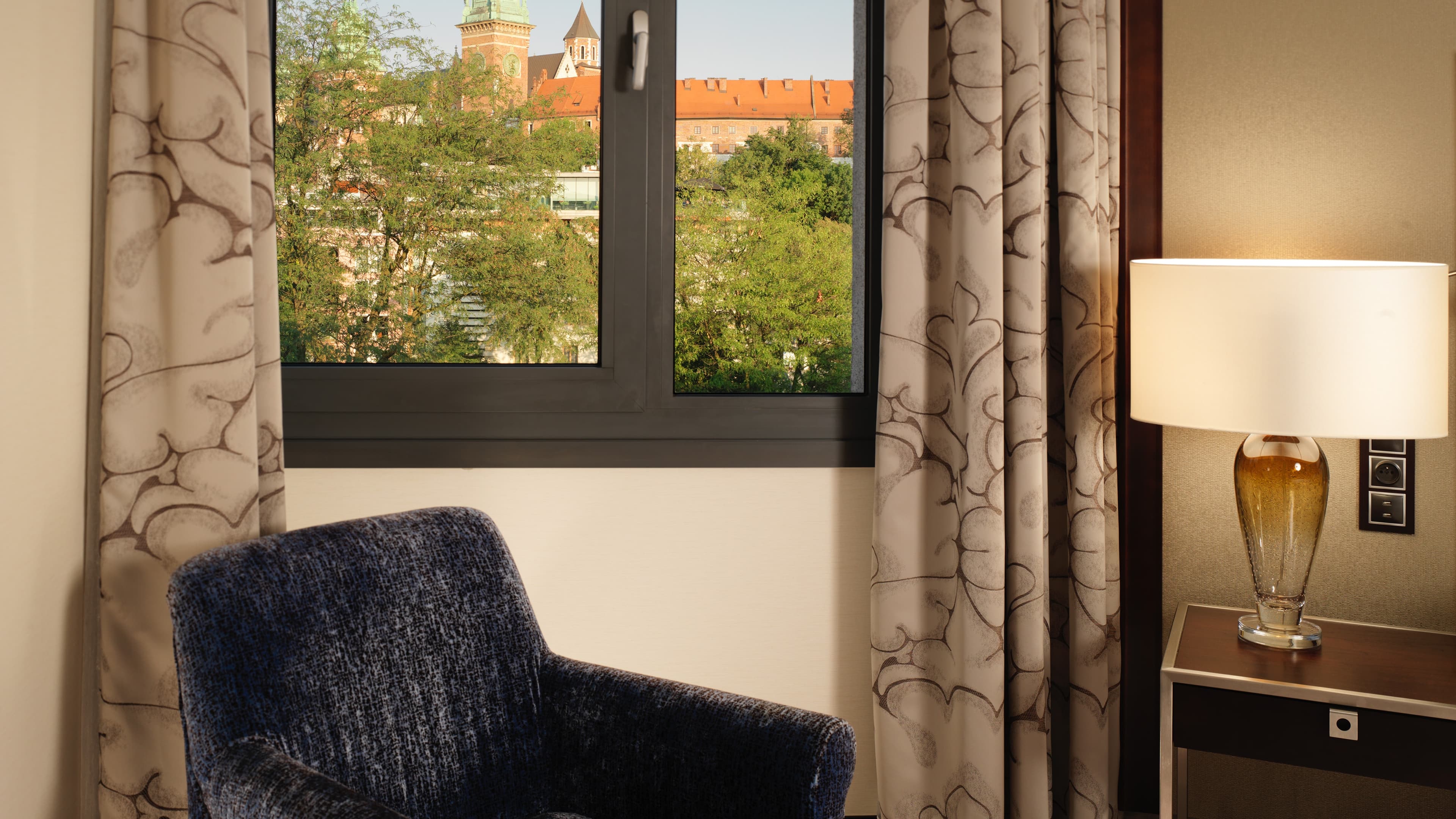 Grand Deluxe - Image 3