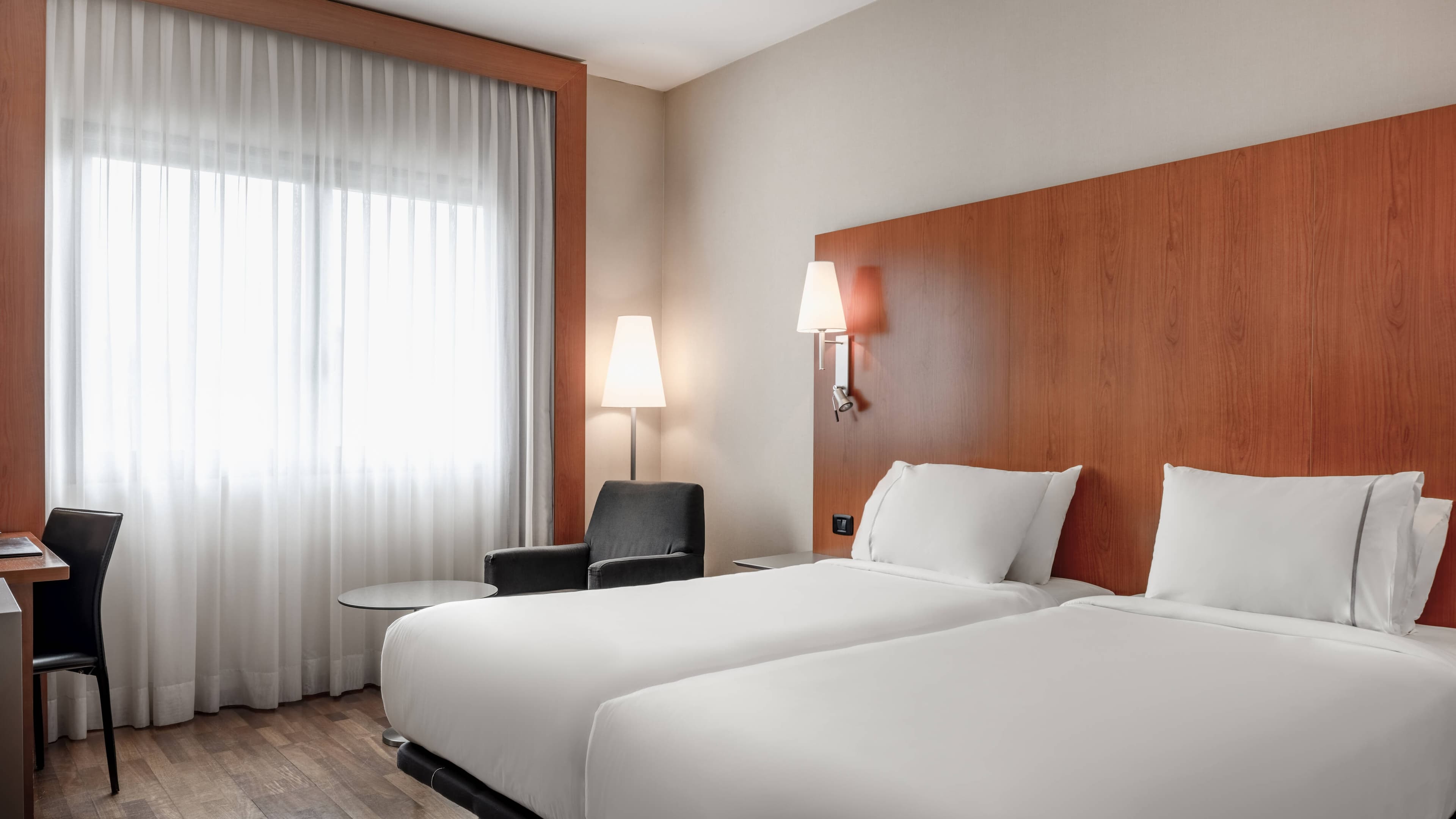 Standard Twin - Image 1