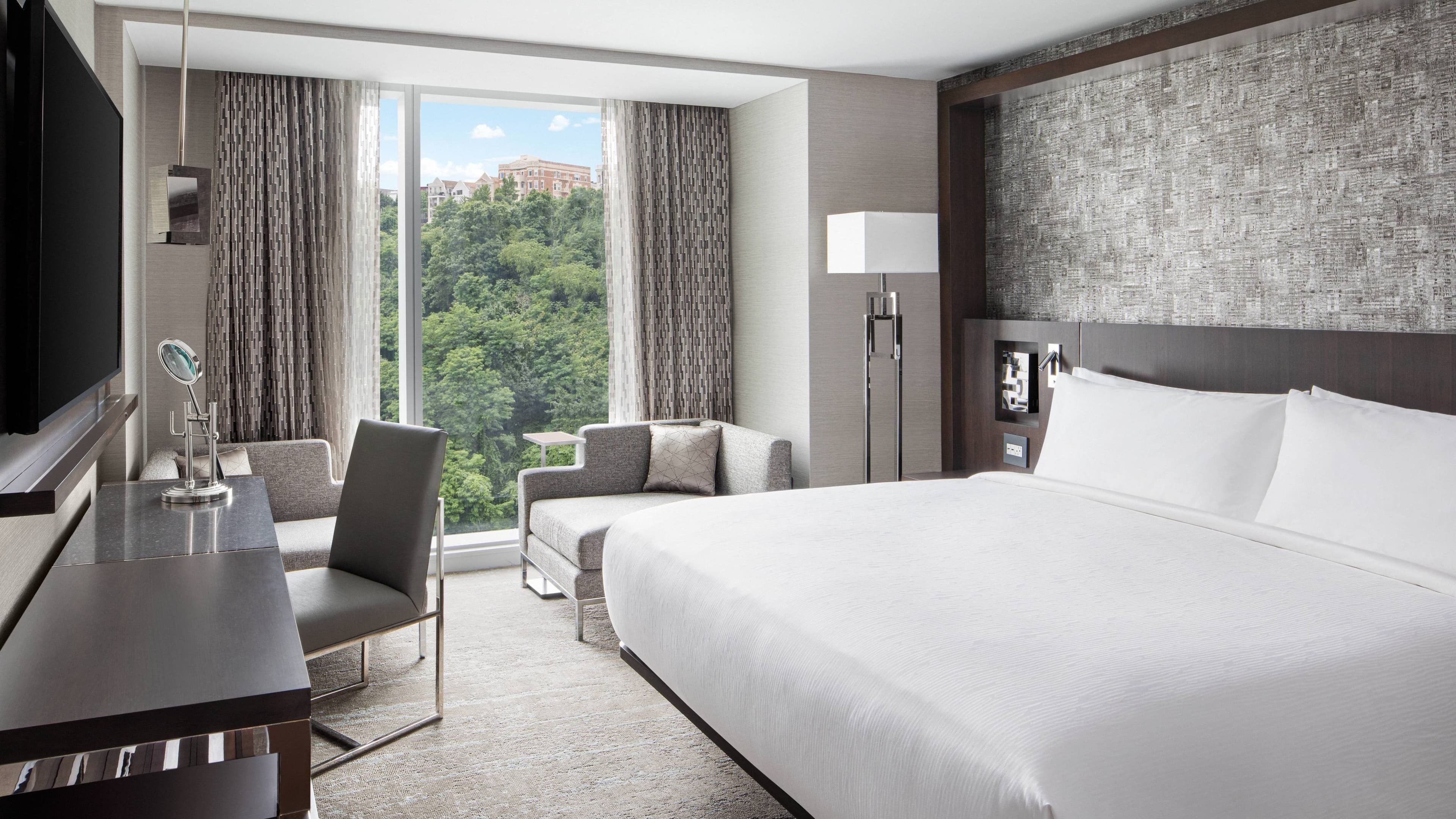 Deluxe Palisades View - Image 1