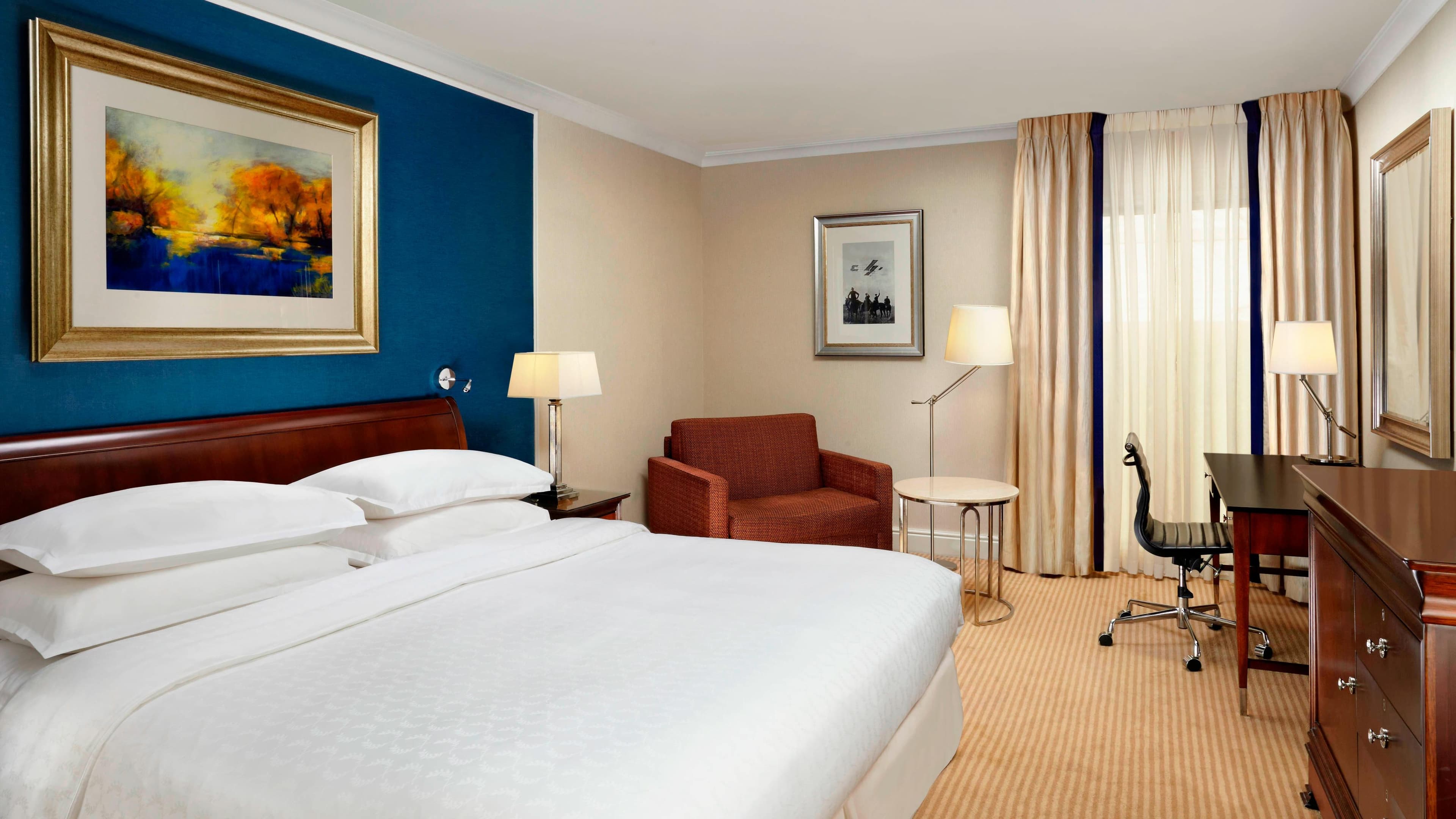 Deluxe Room - Image 3