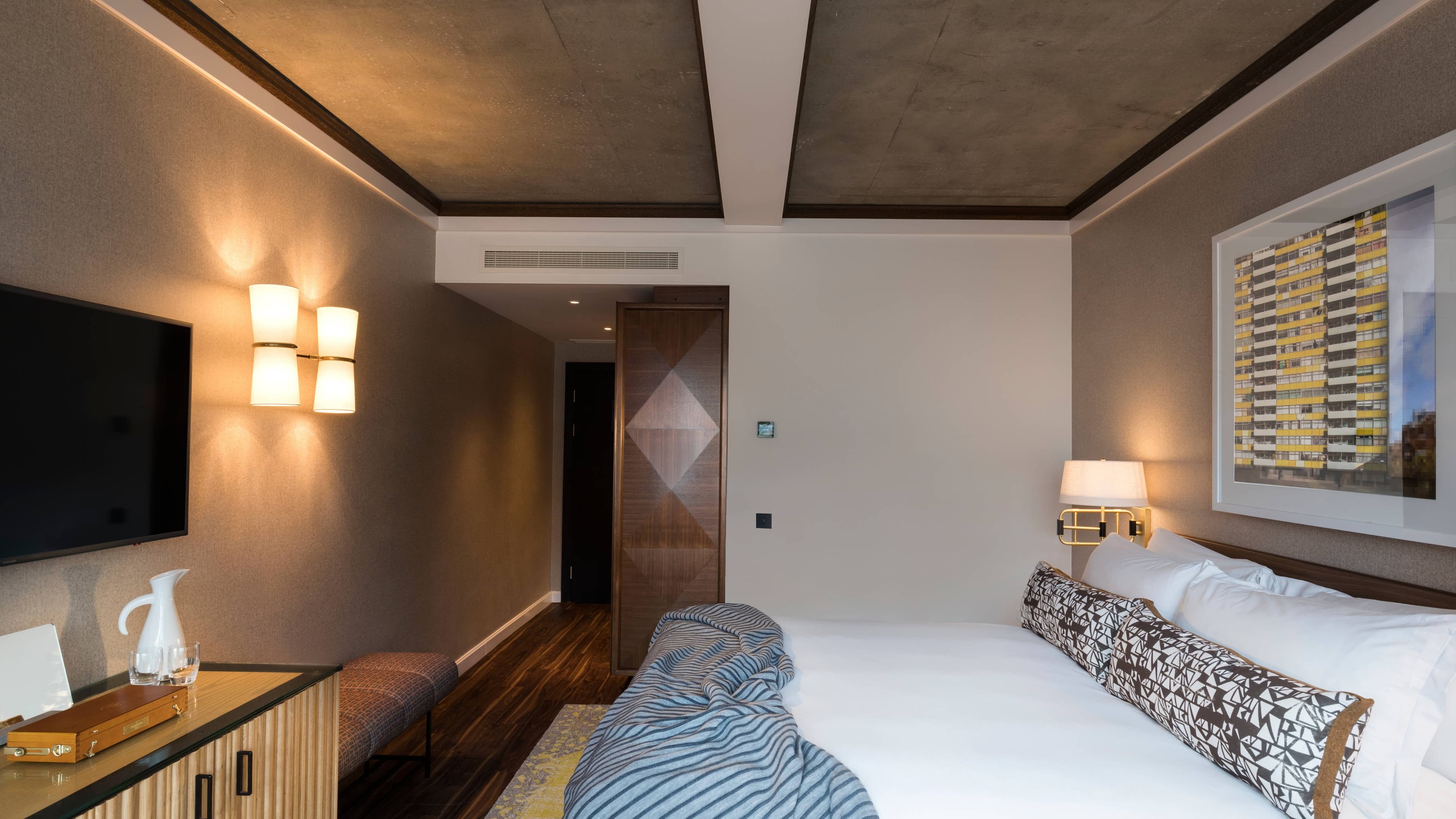 Modest Collection - Image 1