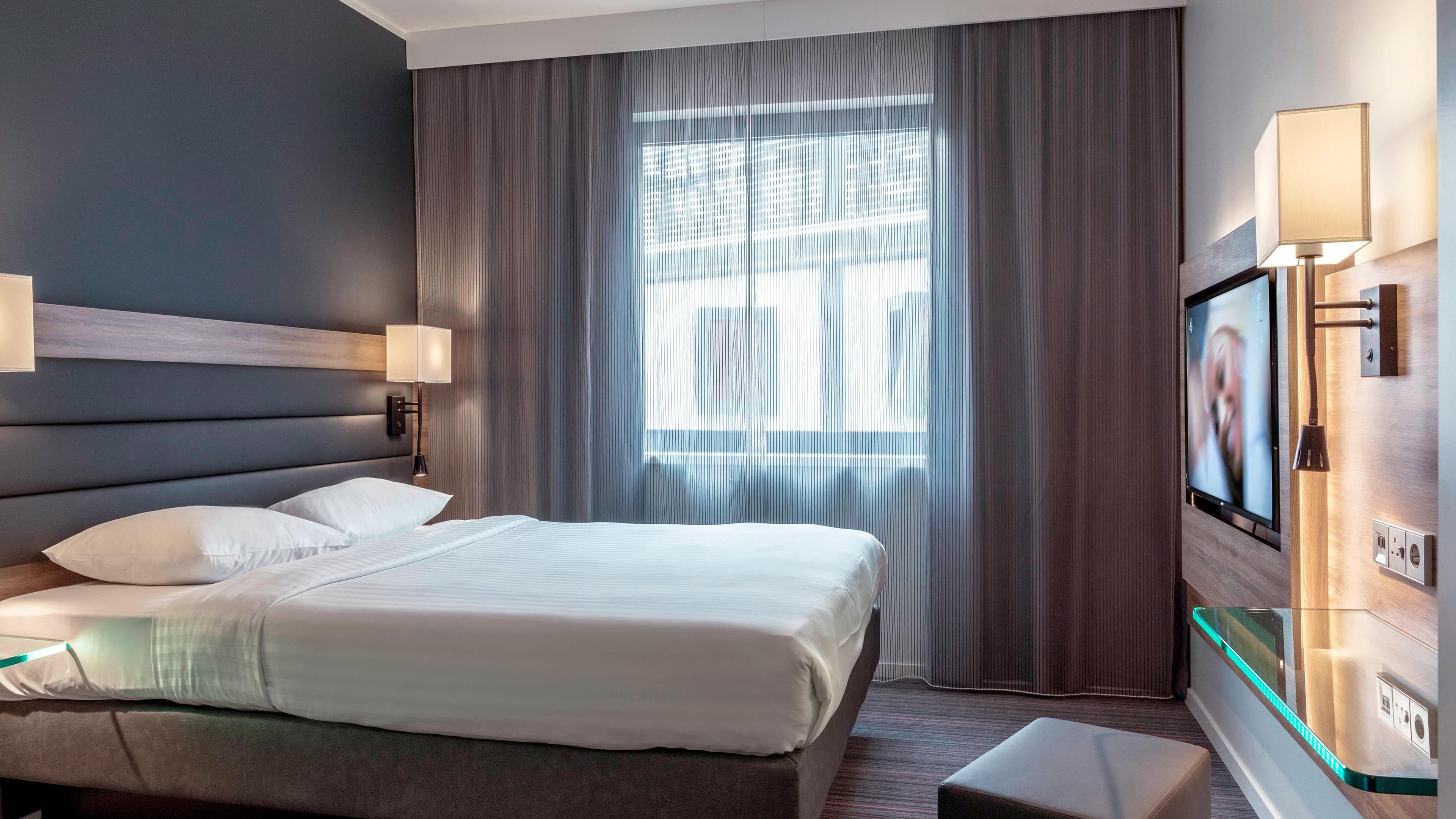 Moxy Queen Sleeper - Image 1