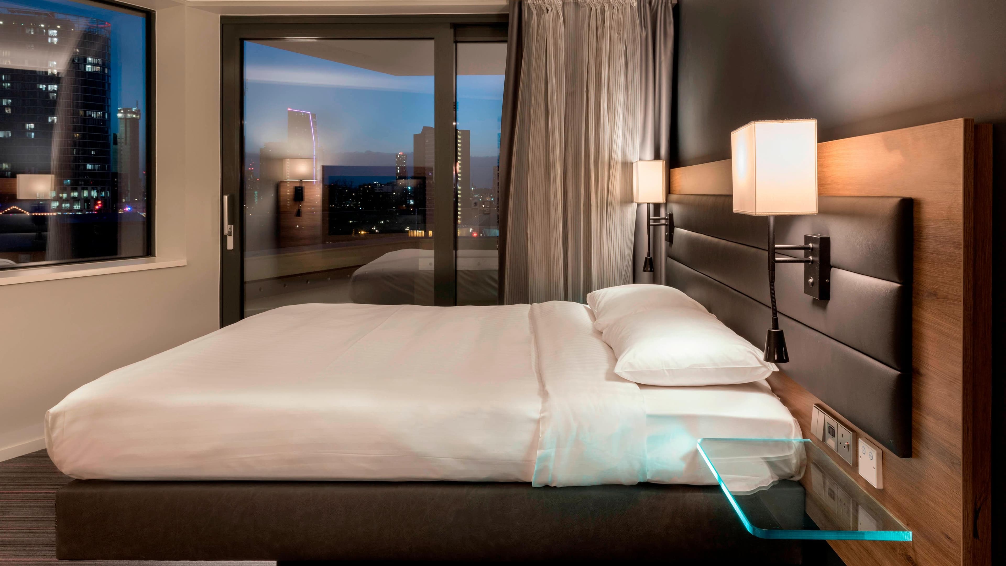 Moxy Queen Sleeper - Image 2