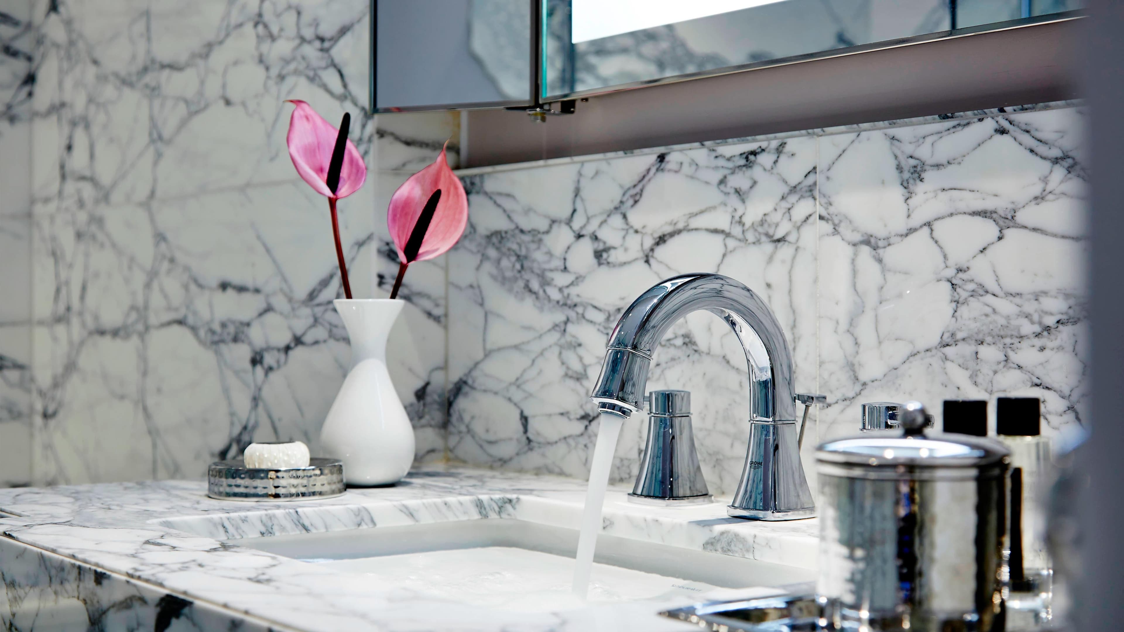 Deluxe Room - Image 5