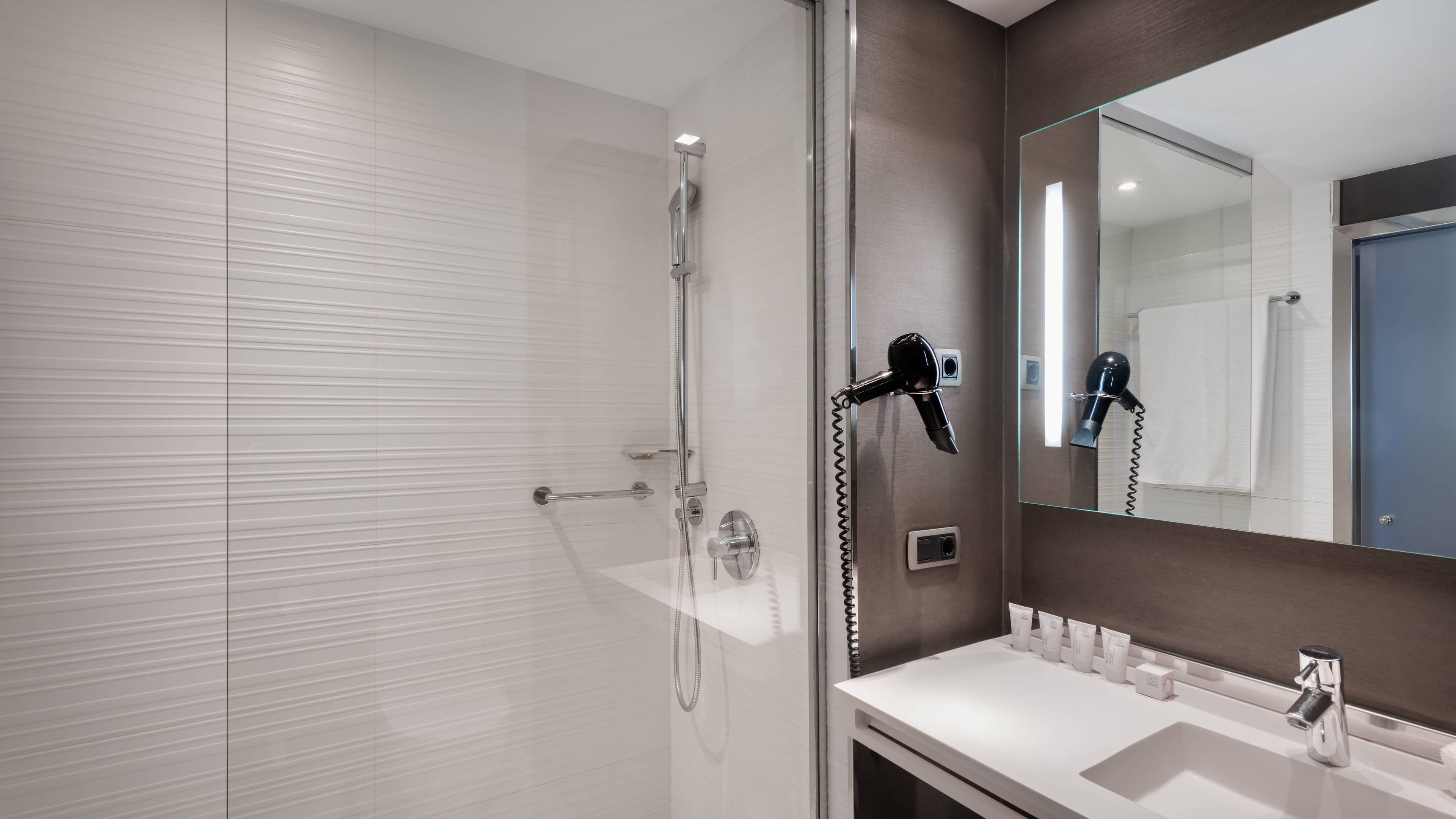 Standard Queen - Image 4