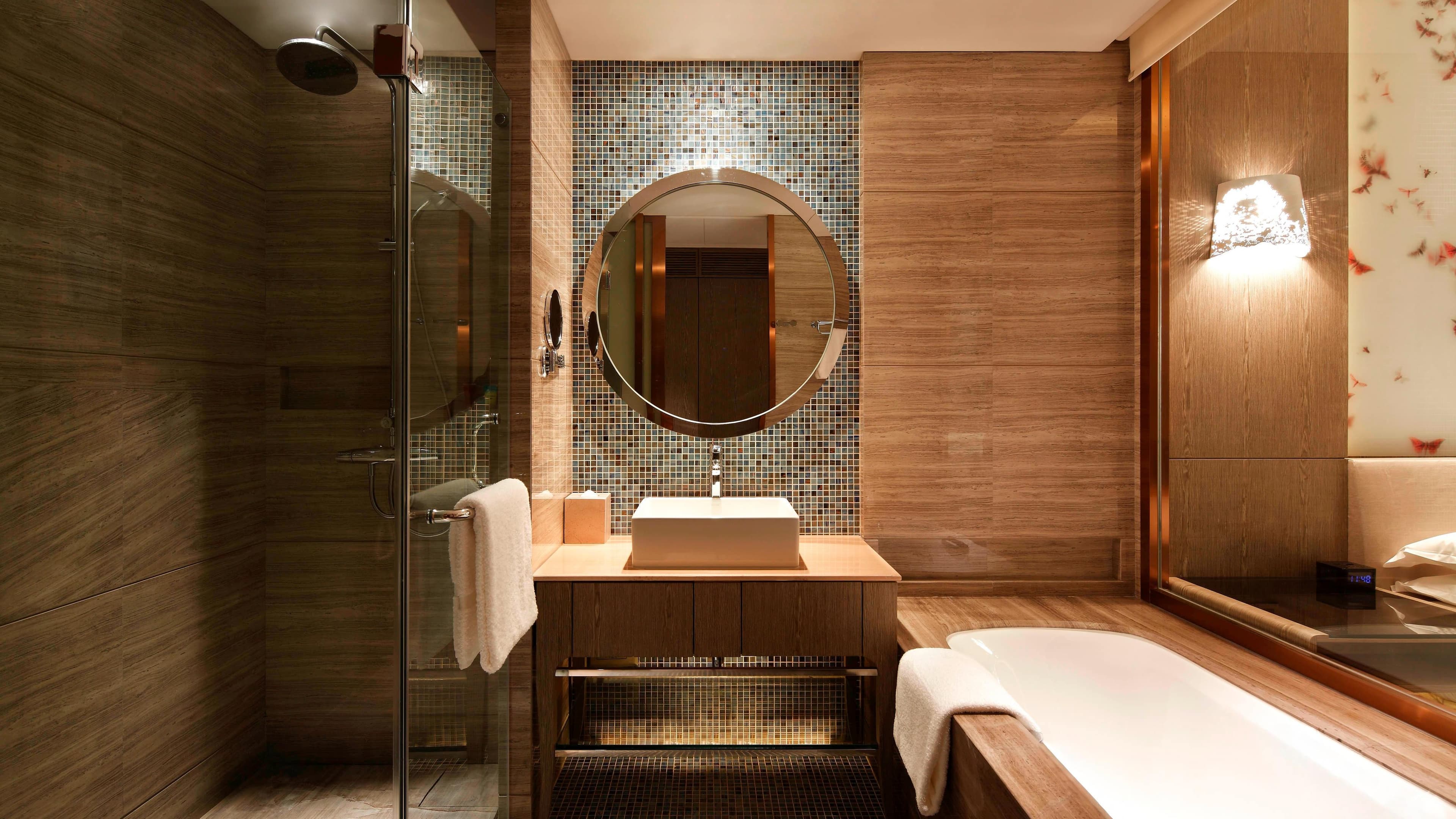 comfort king bed room - Image 2