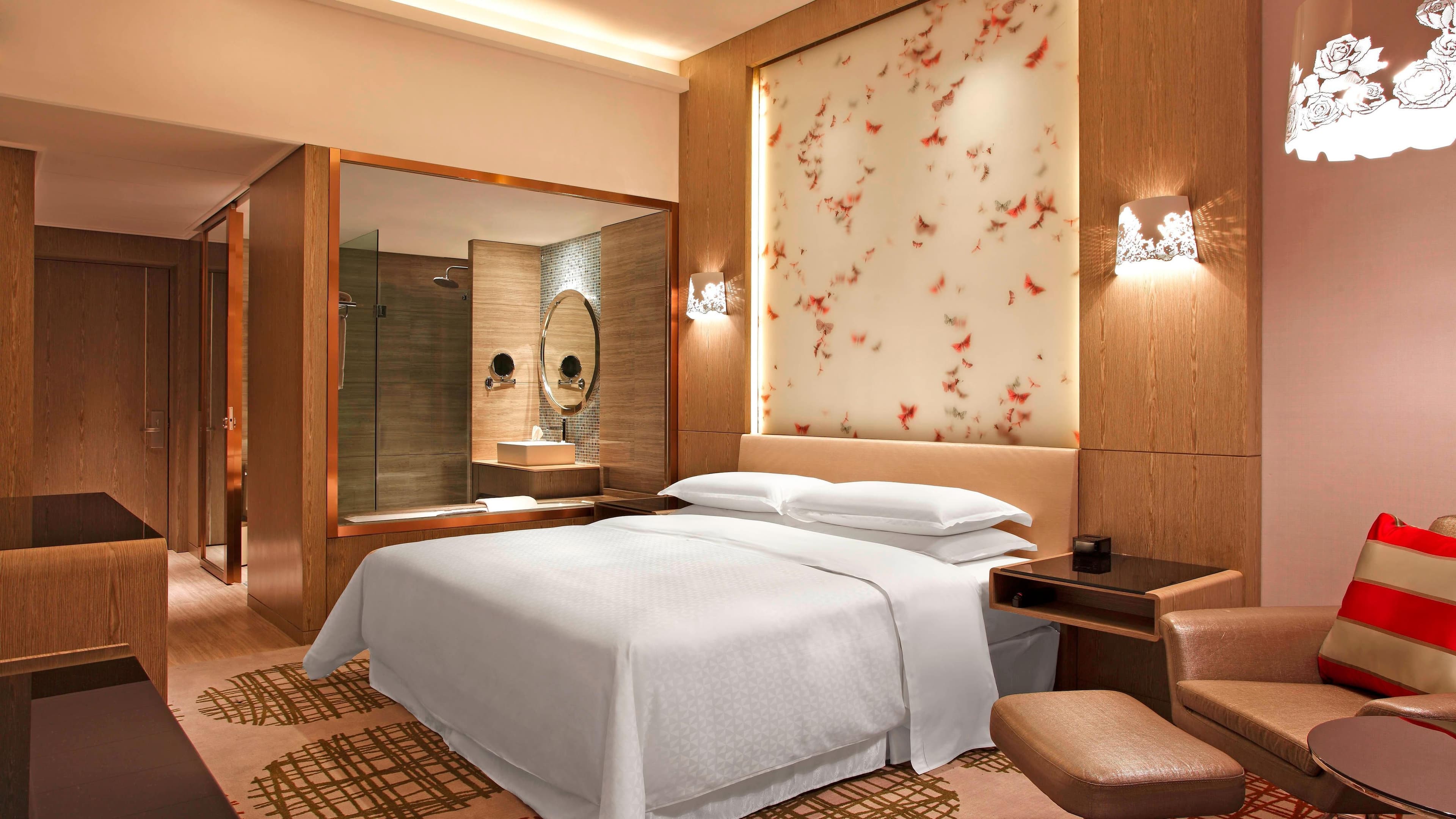 comfort king bed room - Image 1