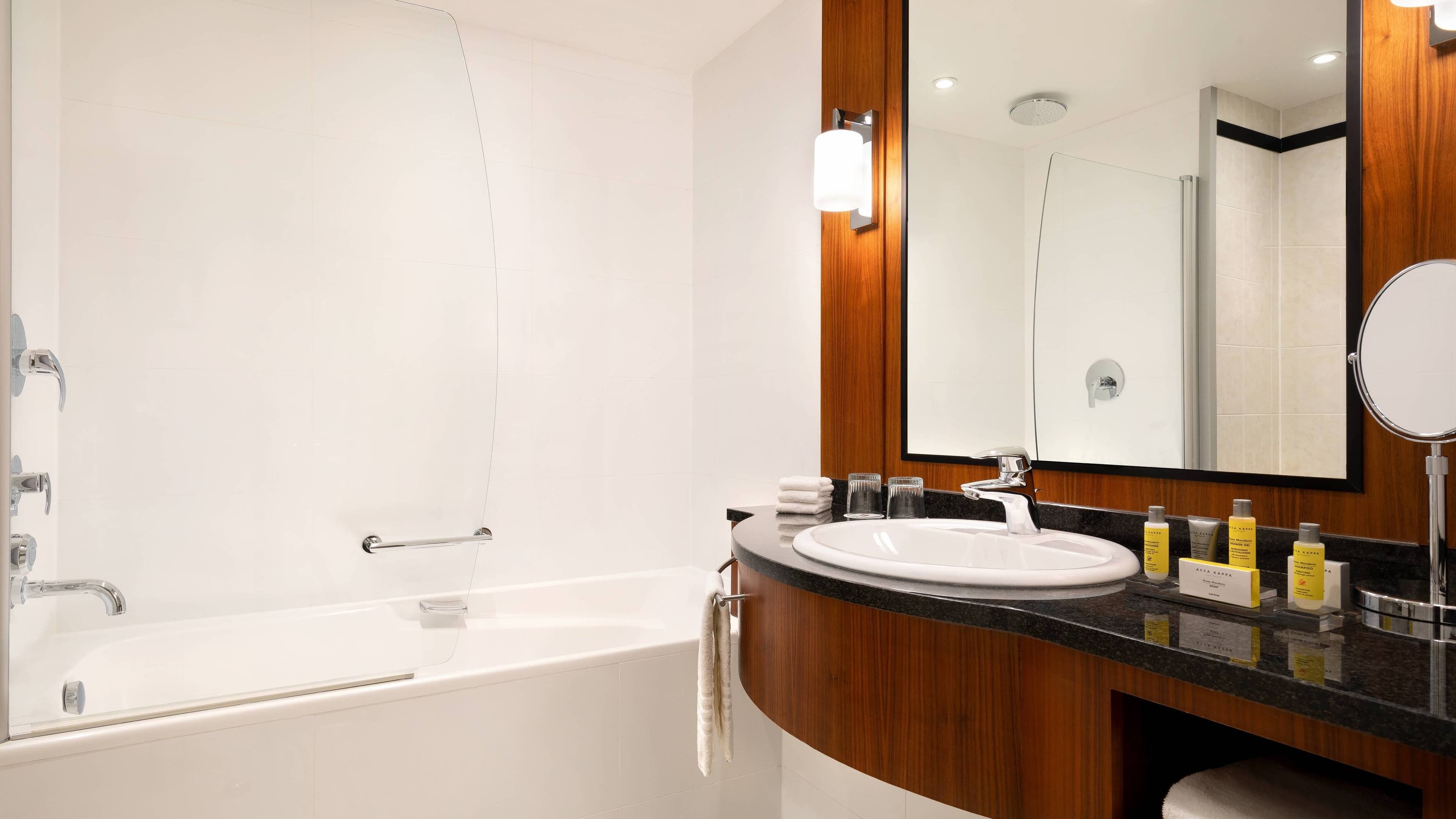 Deluxe Sea View - Image 6