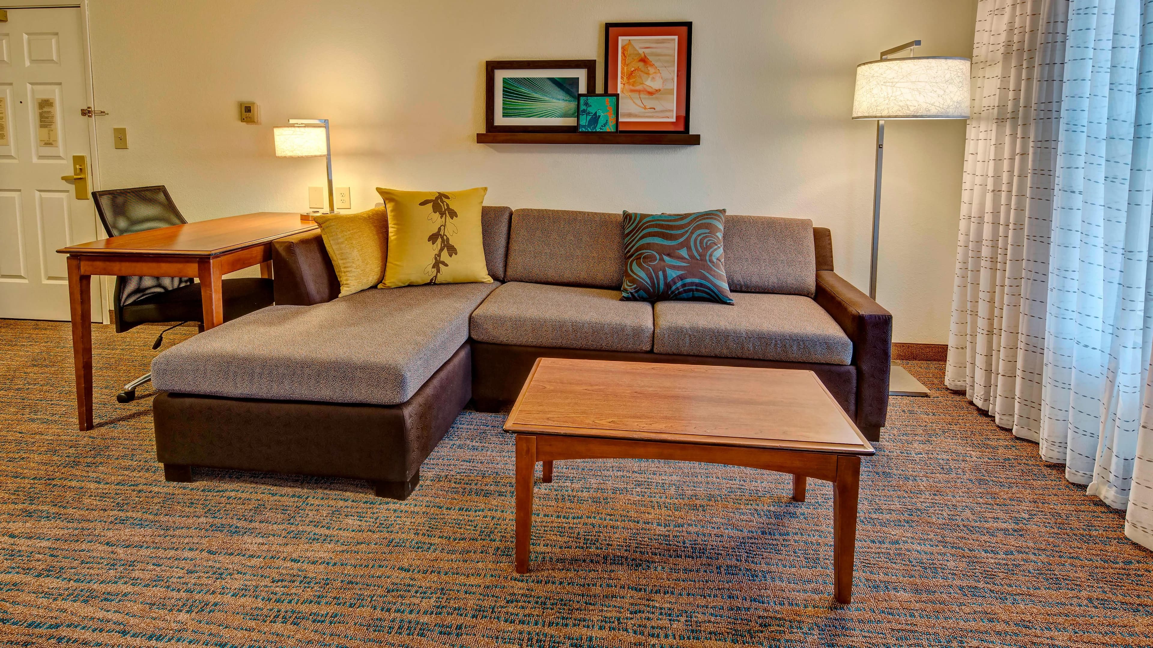 One Bedroom Queen Suite - Image 1