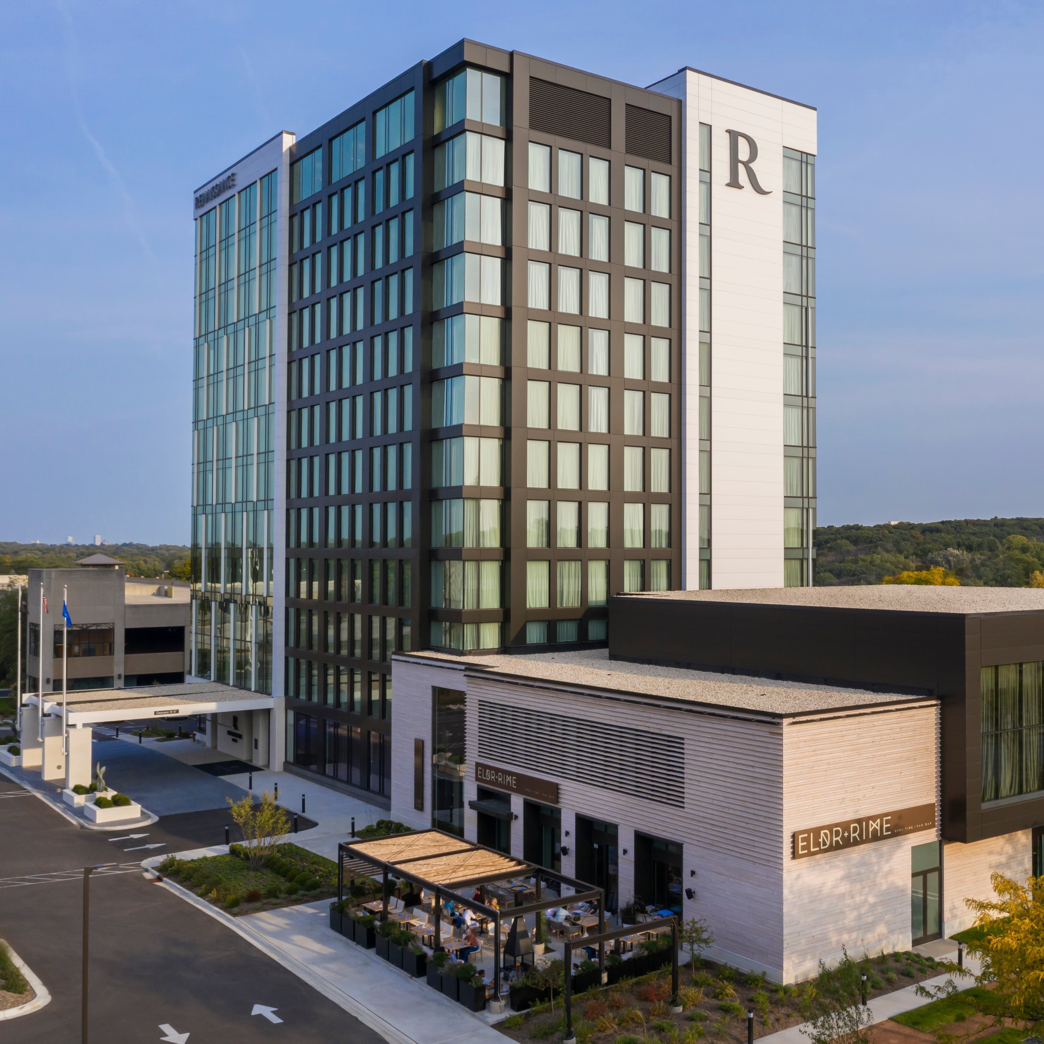 Renaissance Milwaukee West Hotel