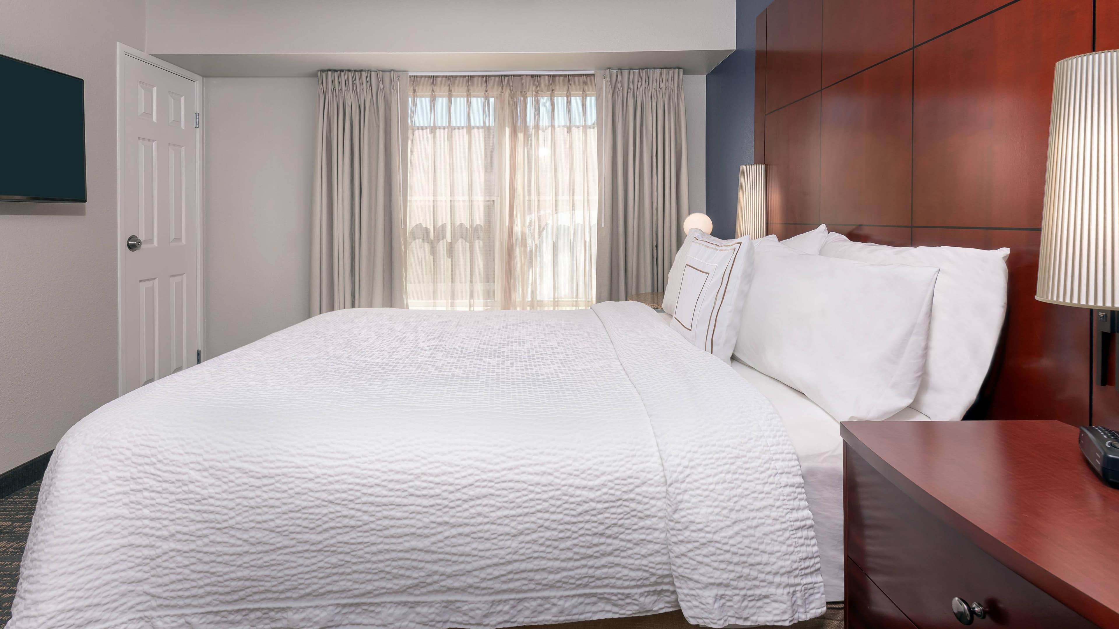 1 Bedroom Suite - Image 2