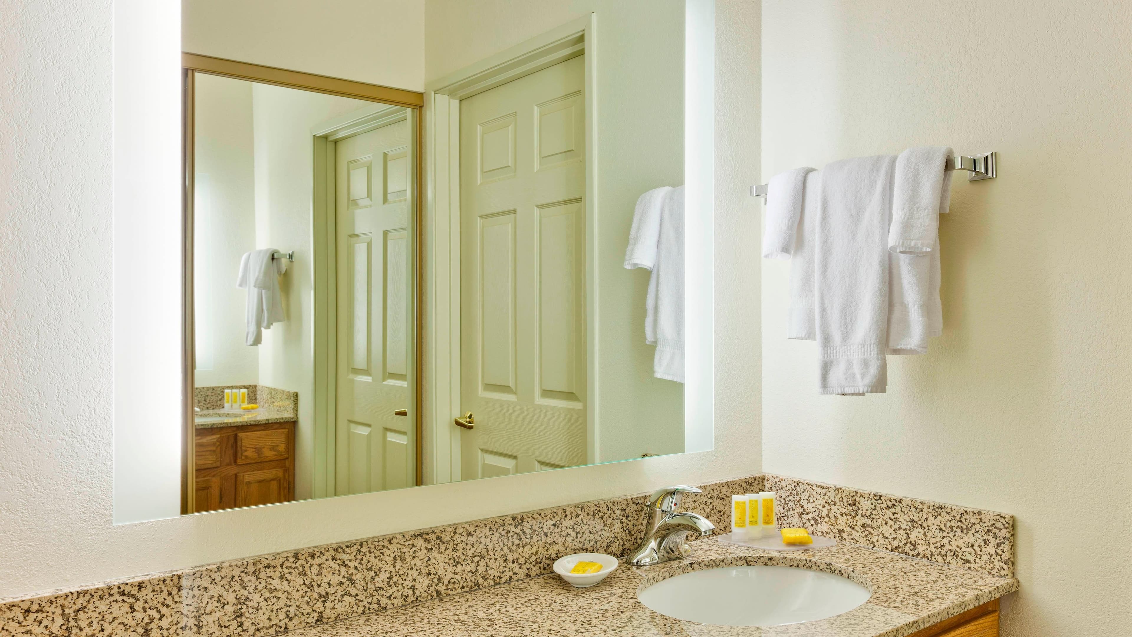 1 Bedroom 2 room Suite - Image 3