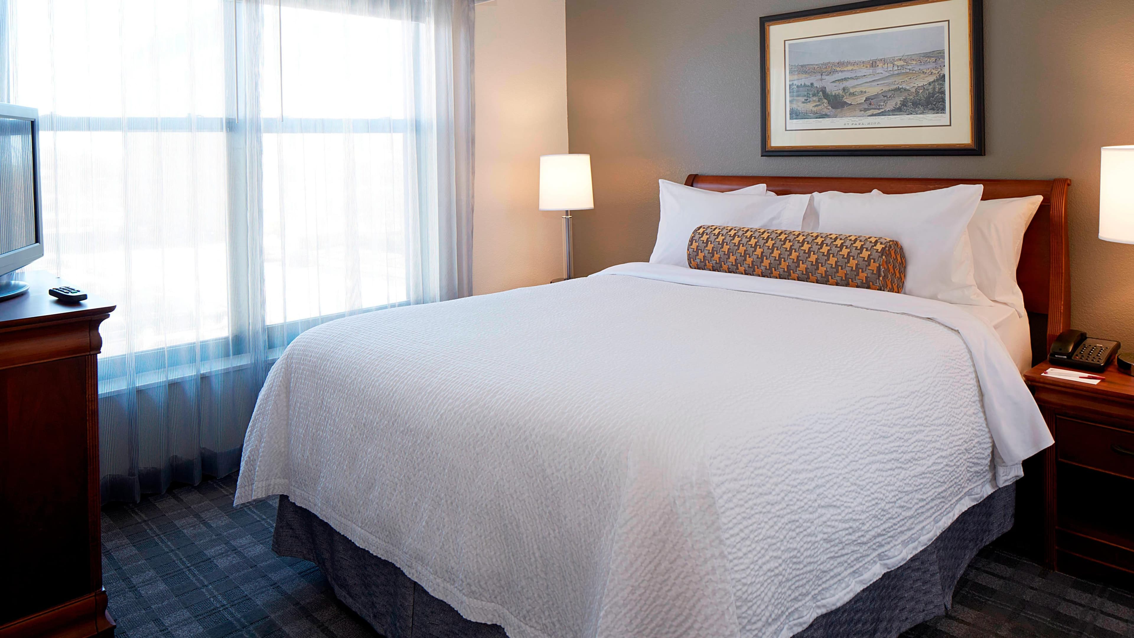 1 Bedroom Suite - Image 2