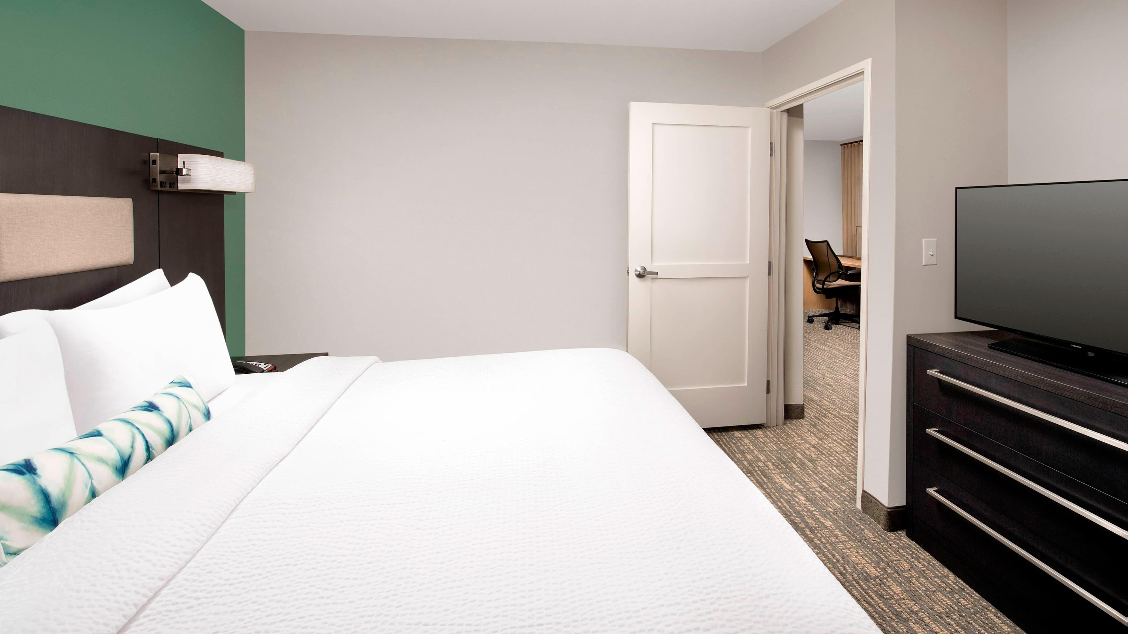 1 Bedroom Suite - Image 4