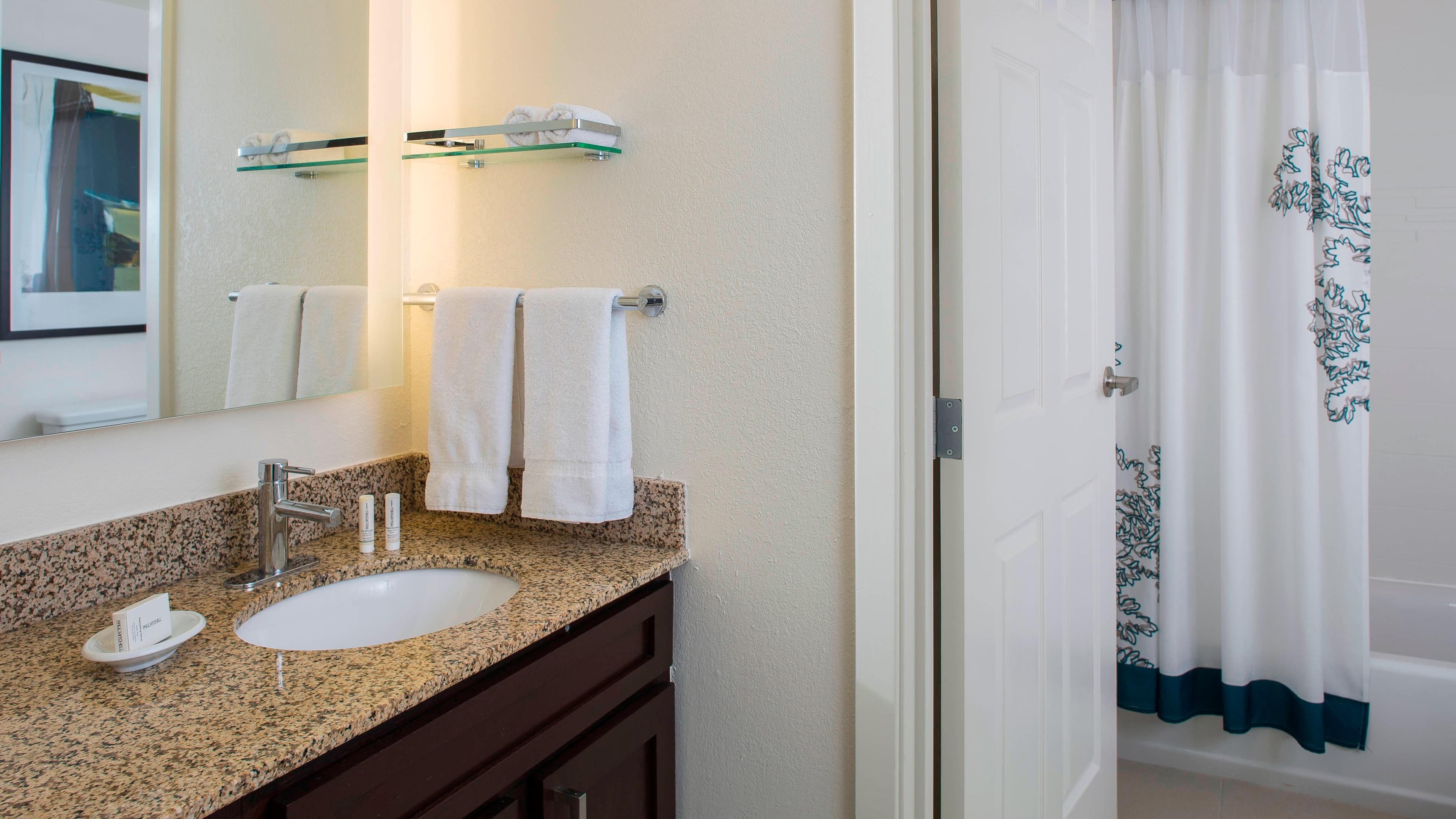 1 Bedroom Suite - Image 4