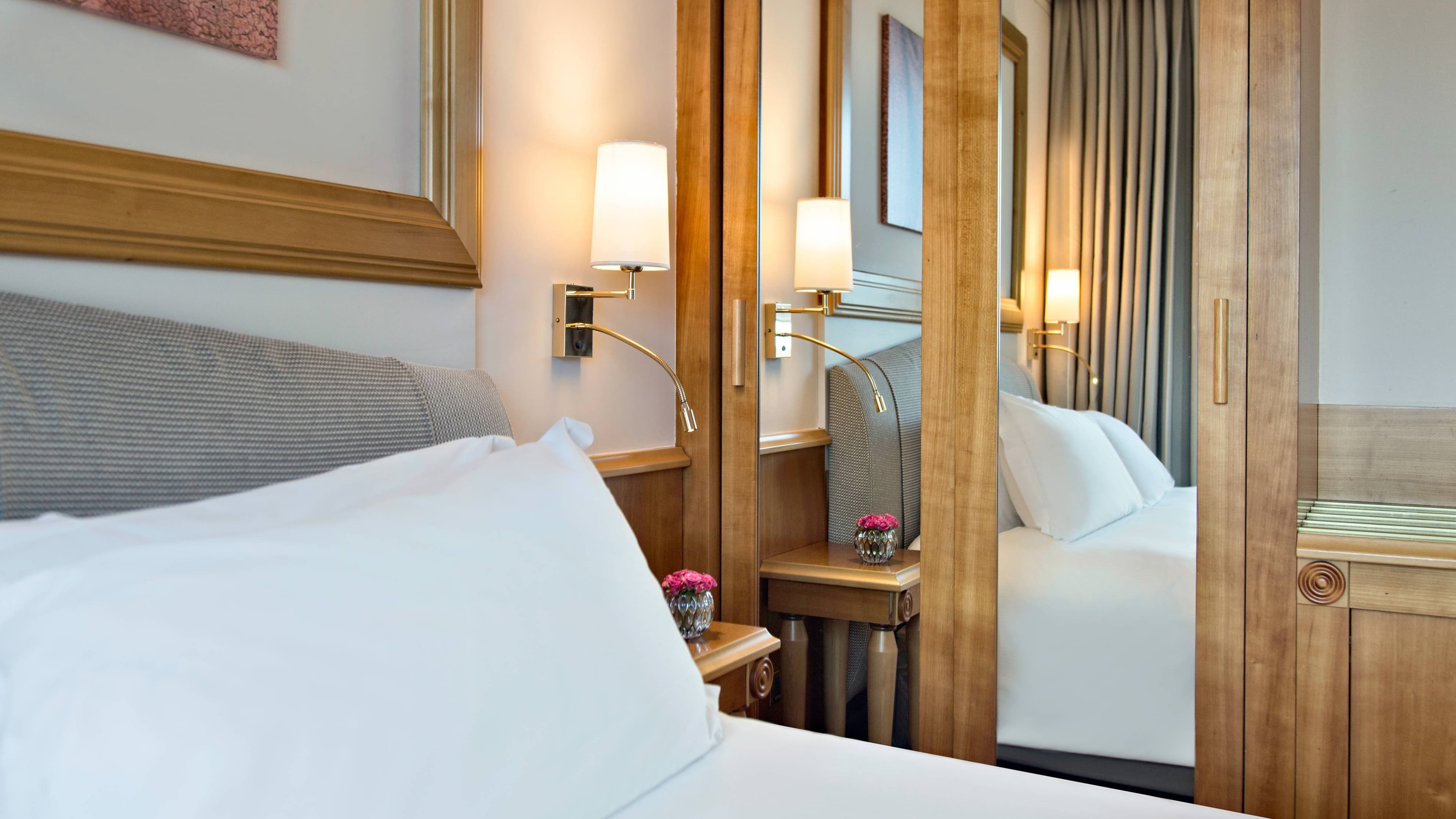 Deluxe King - Image 1