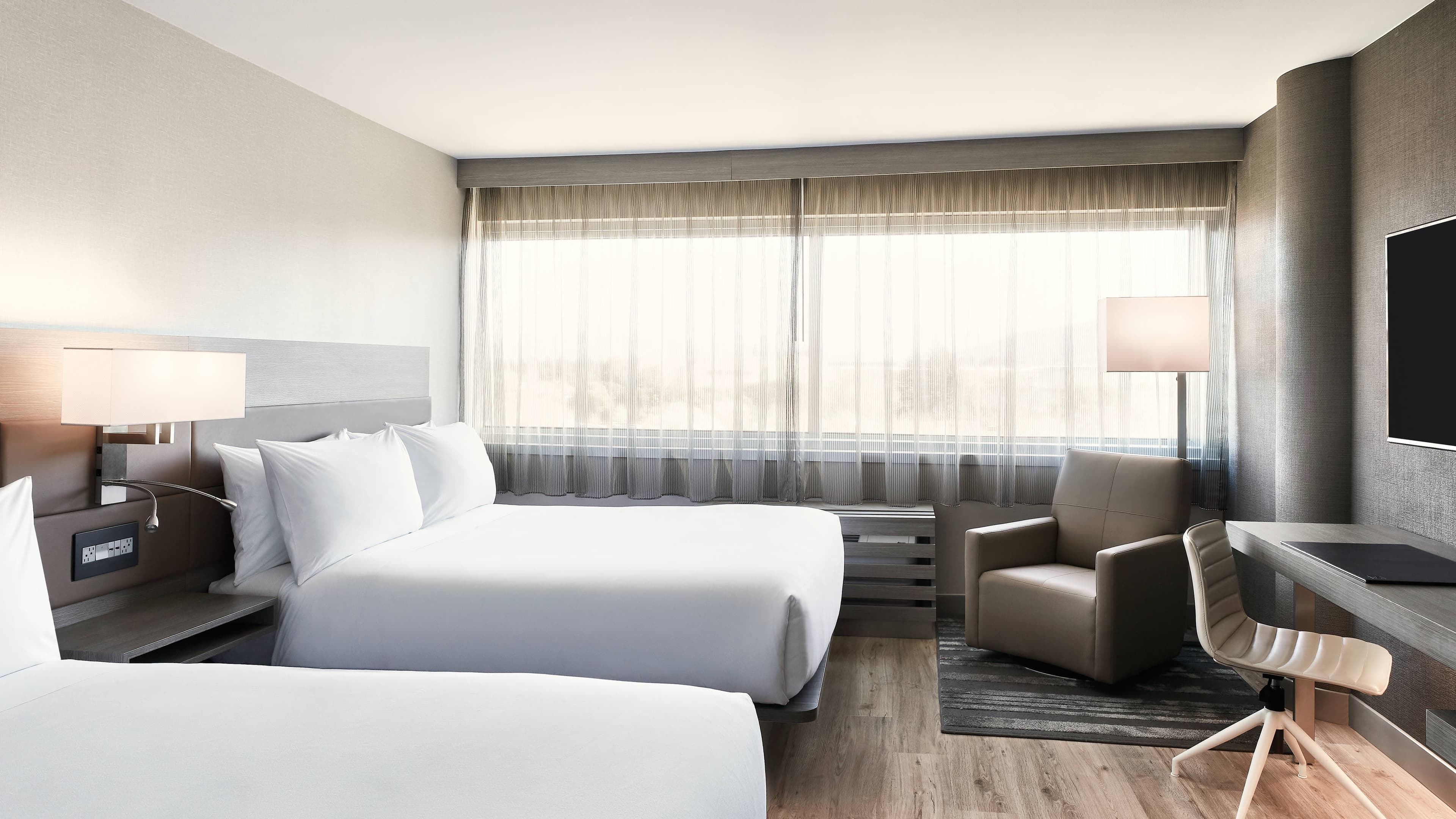 Queen/Queen Guest Room - Image 1