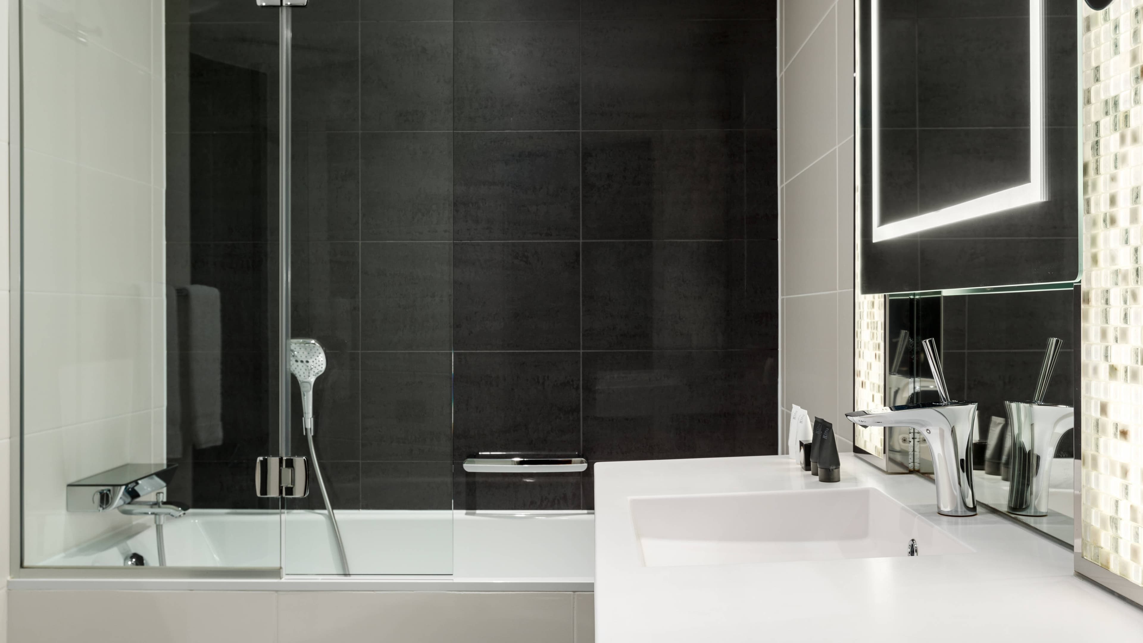 Deluxe Room - Image 5