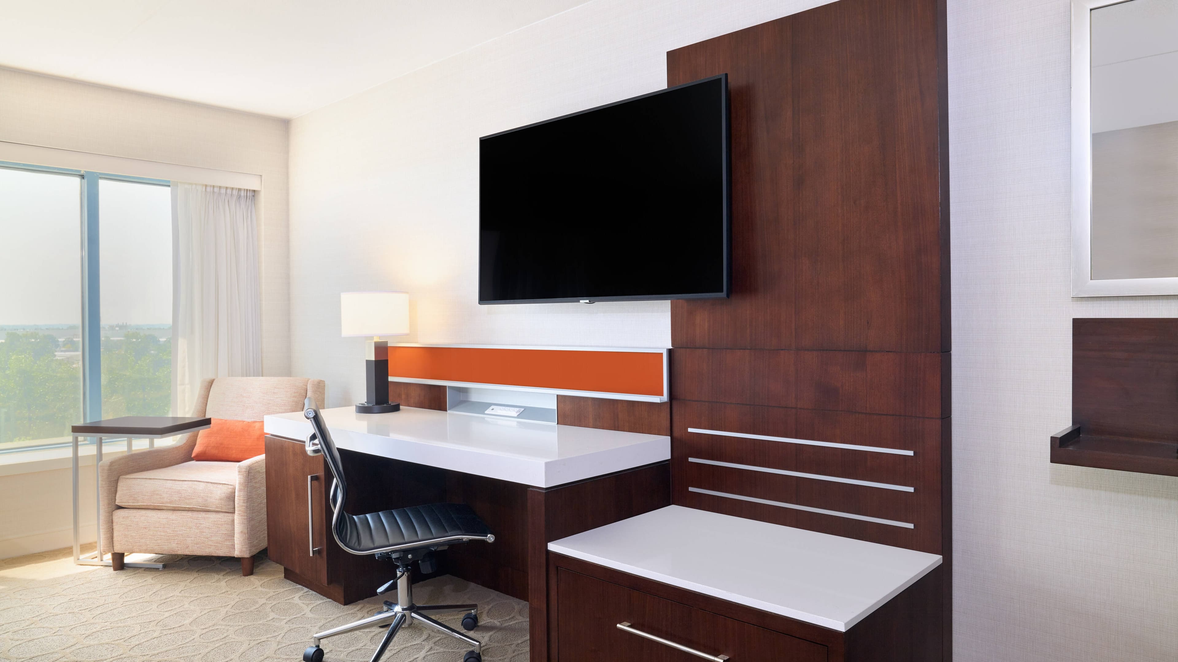 2 Queen Beds - Image 2