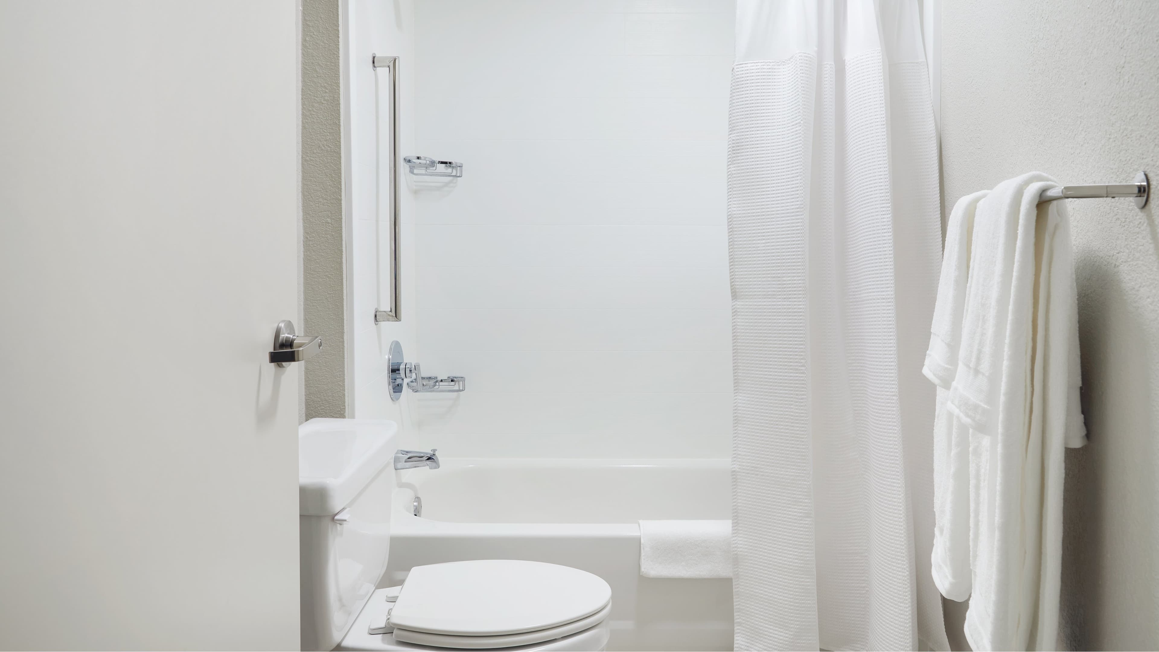 One King Bed Suite - Image 6