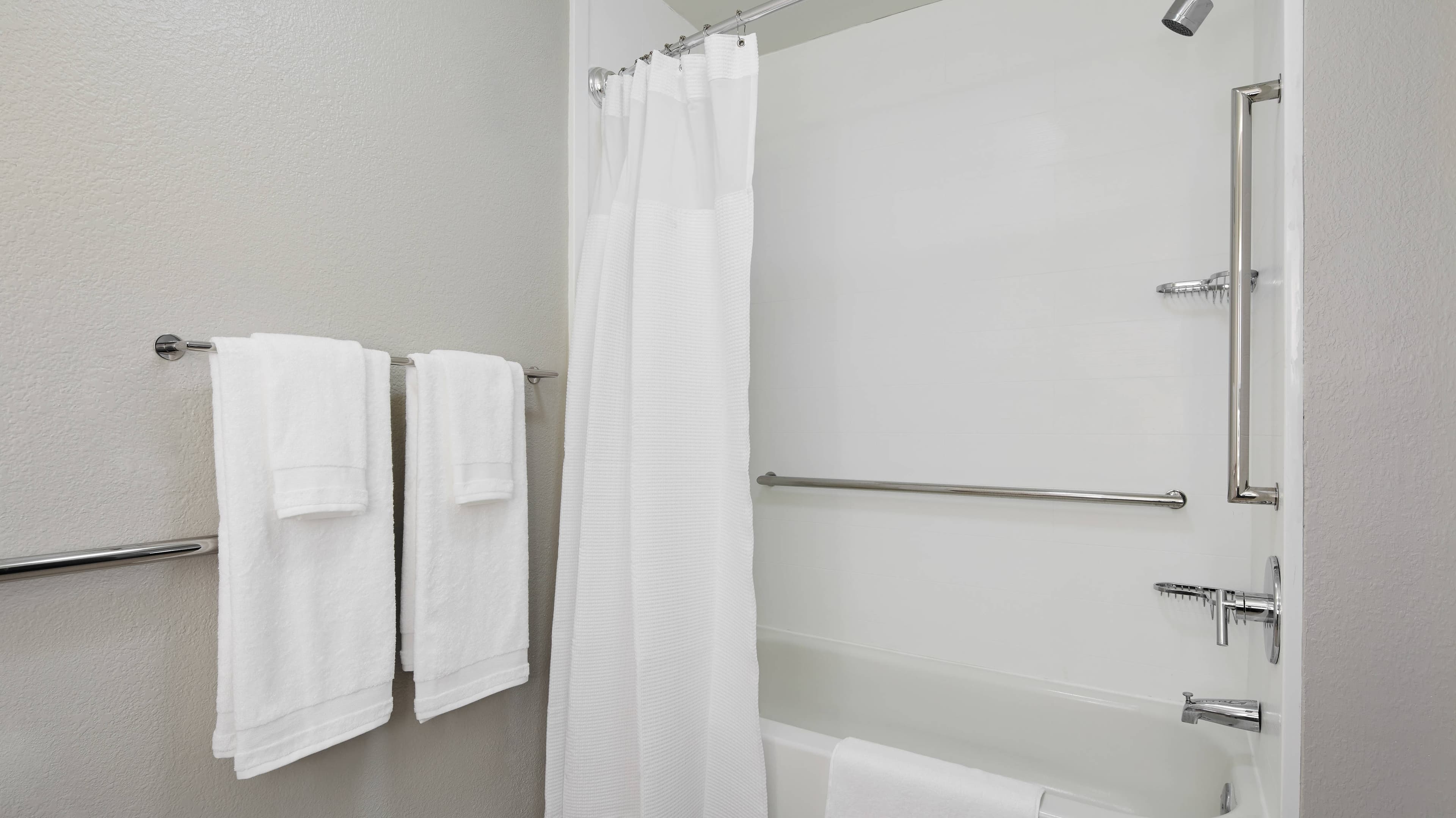 One King Bed Suite - Image 7