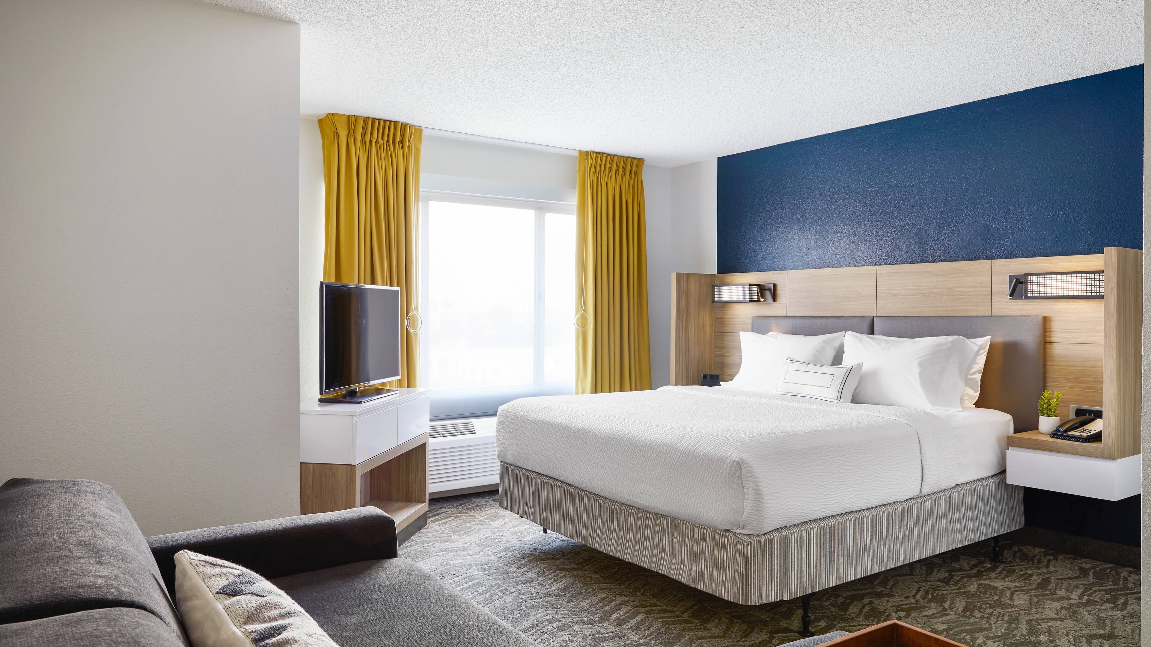 One King Bed Suite - Image 3