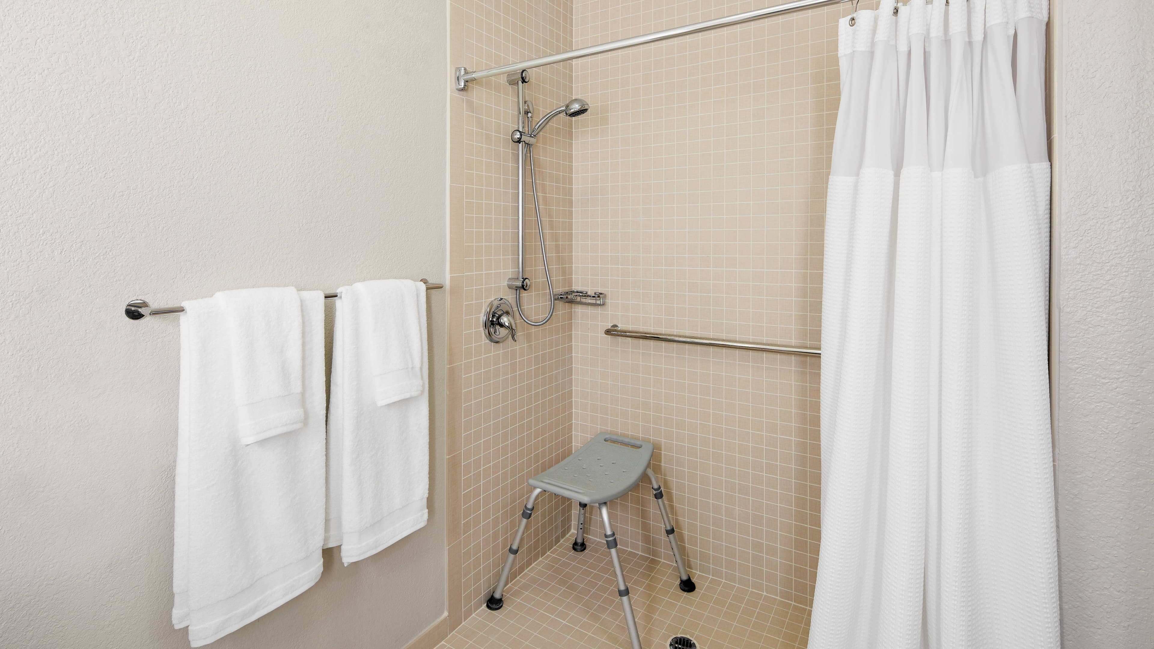 One King Bed Suite - Image 8