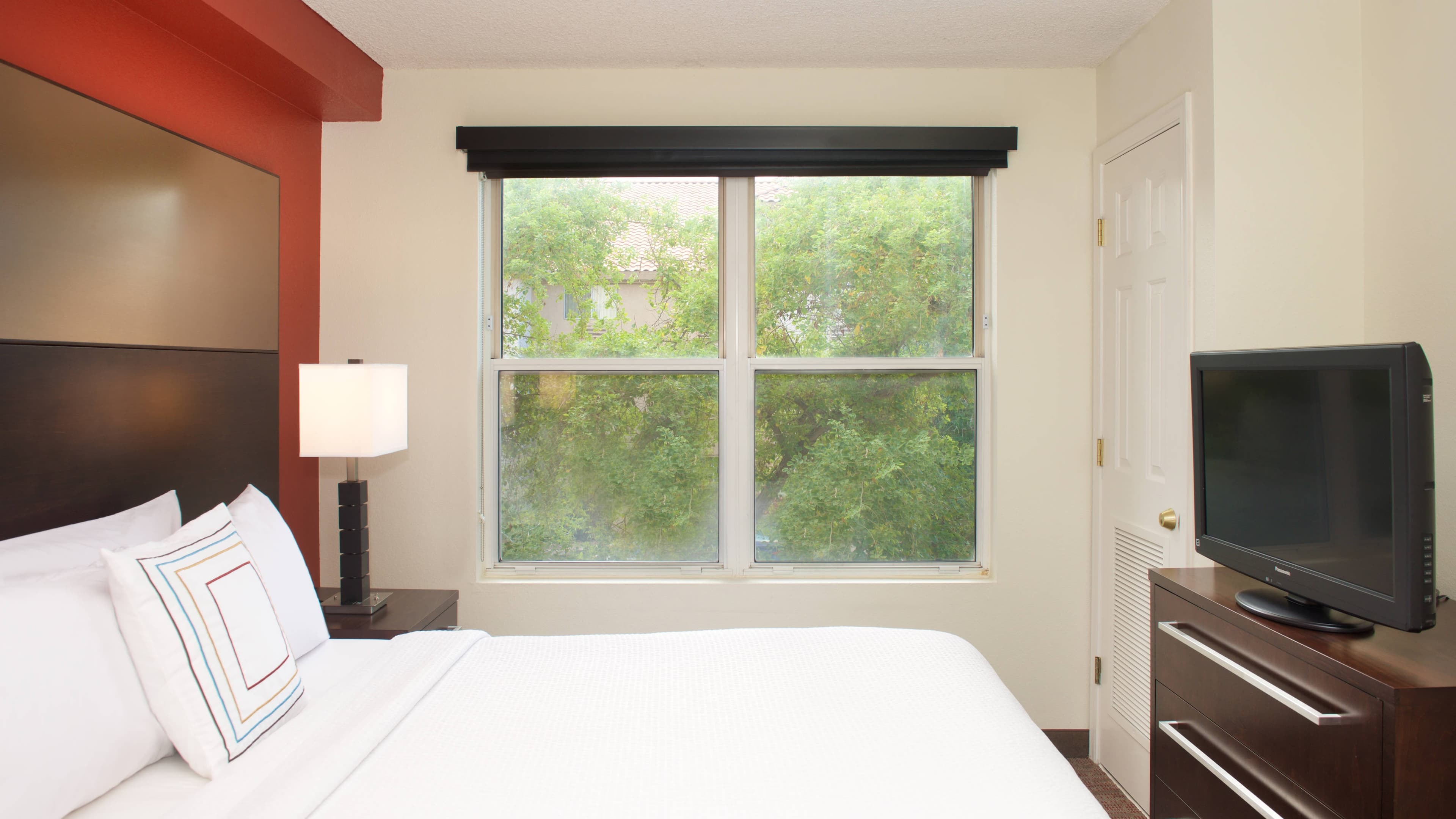 1 Bedroom Suite - Image 1