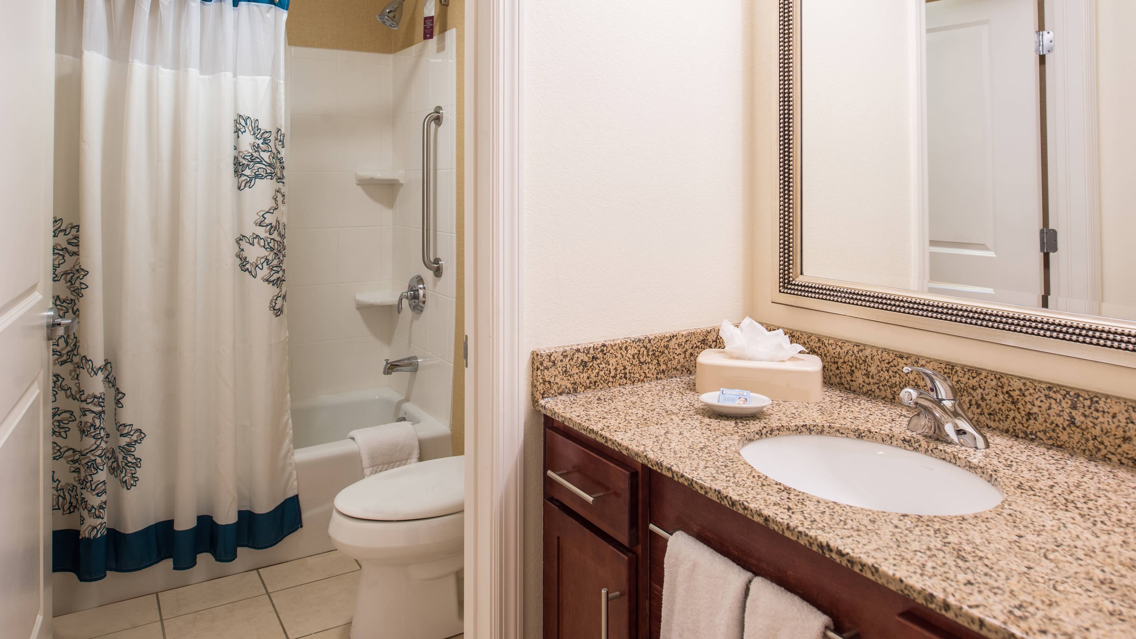 1 Bedroom 2 room Suite - Image 7