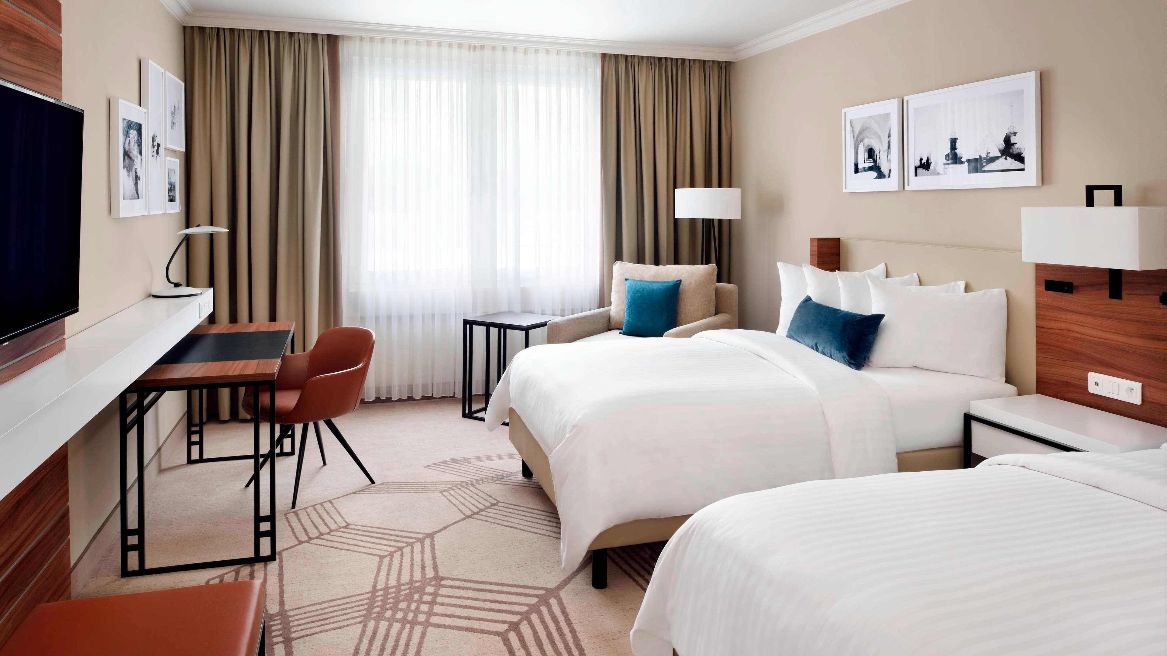 Deluxe Two Queen Beds - Image 3