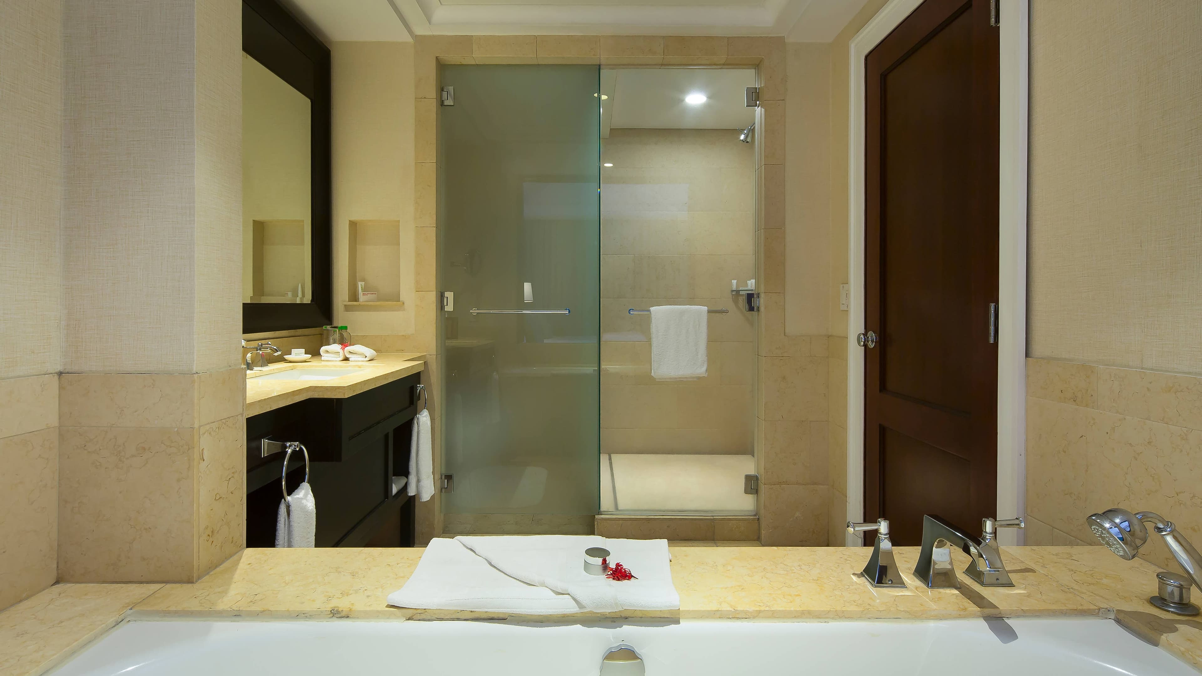 Deluxe Guest room - Image 8