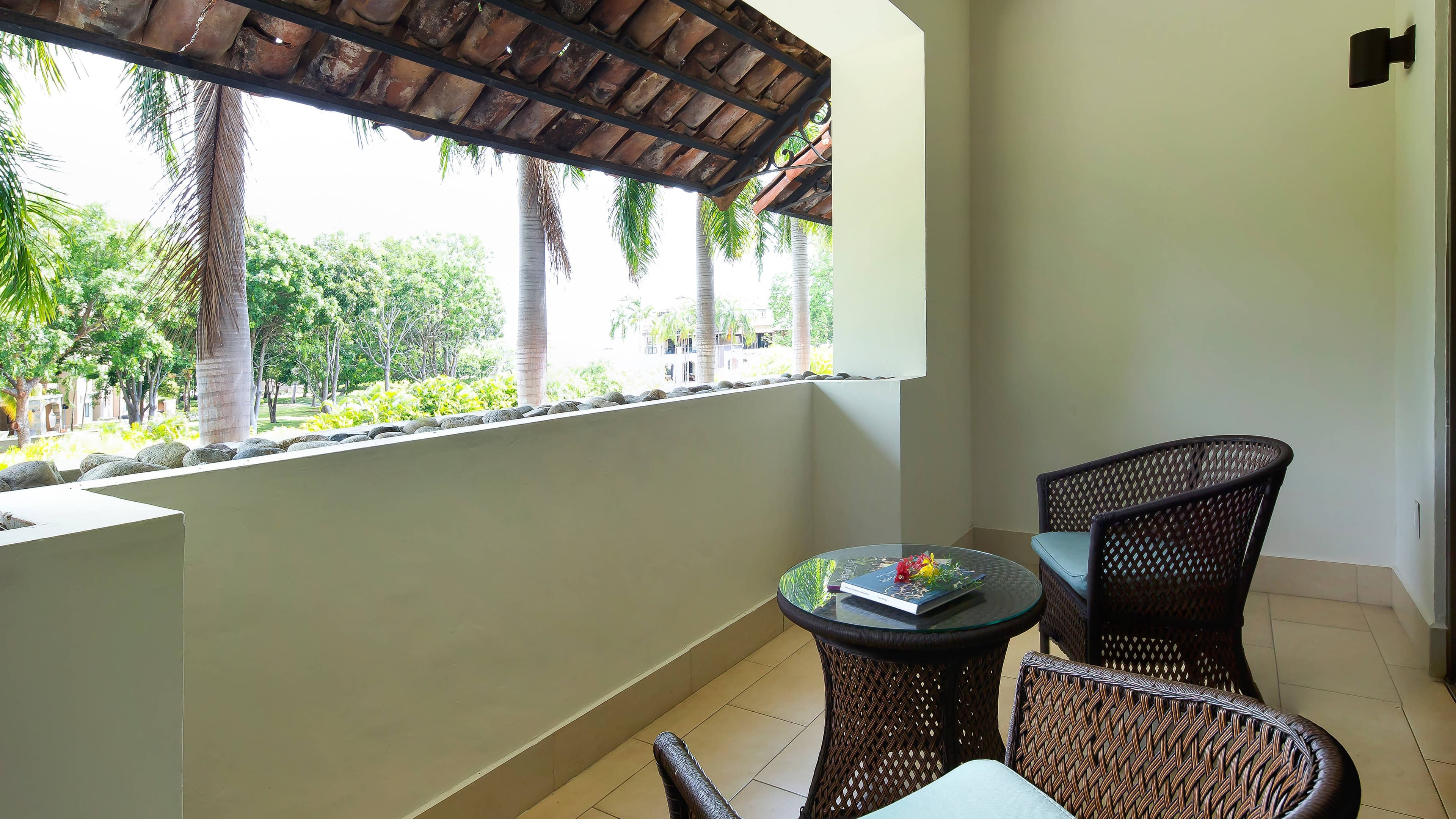 Deluxe Guest room - Image 6