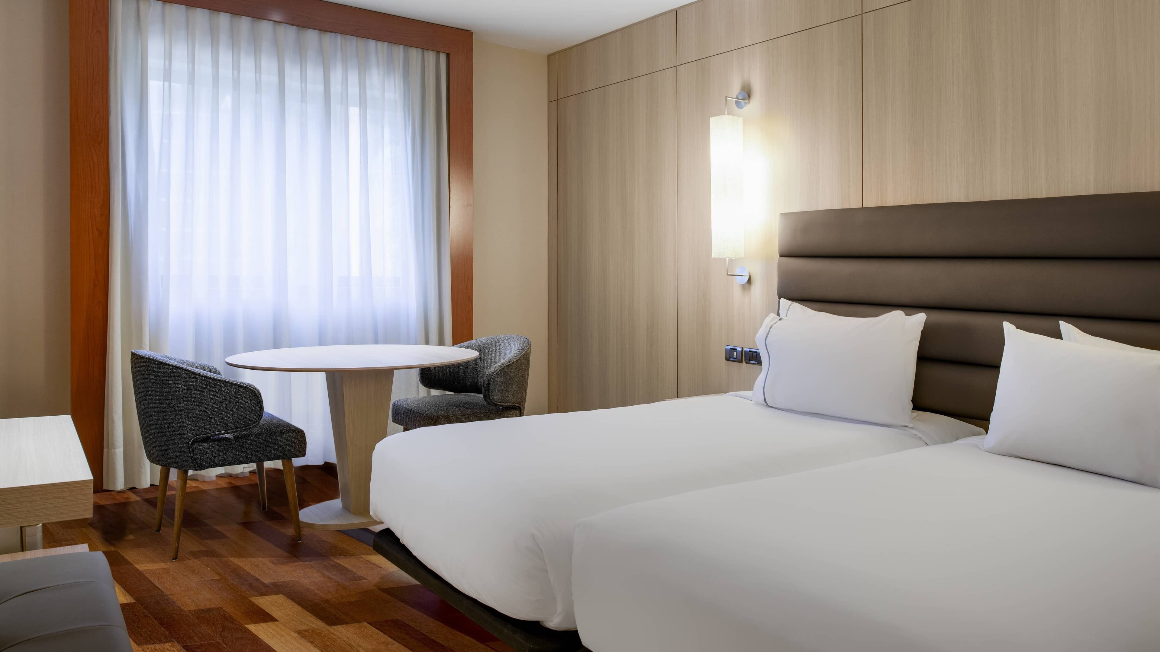 Standard Twin - Image 1