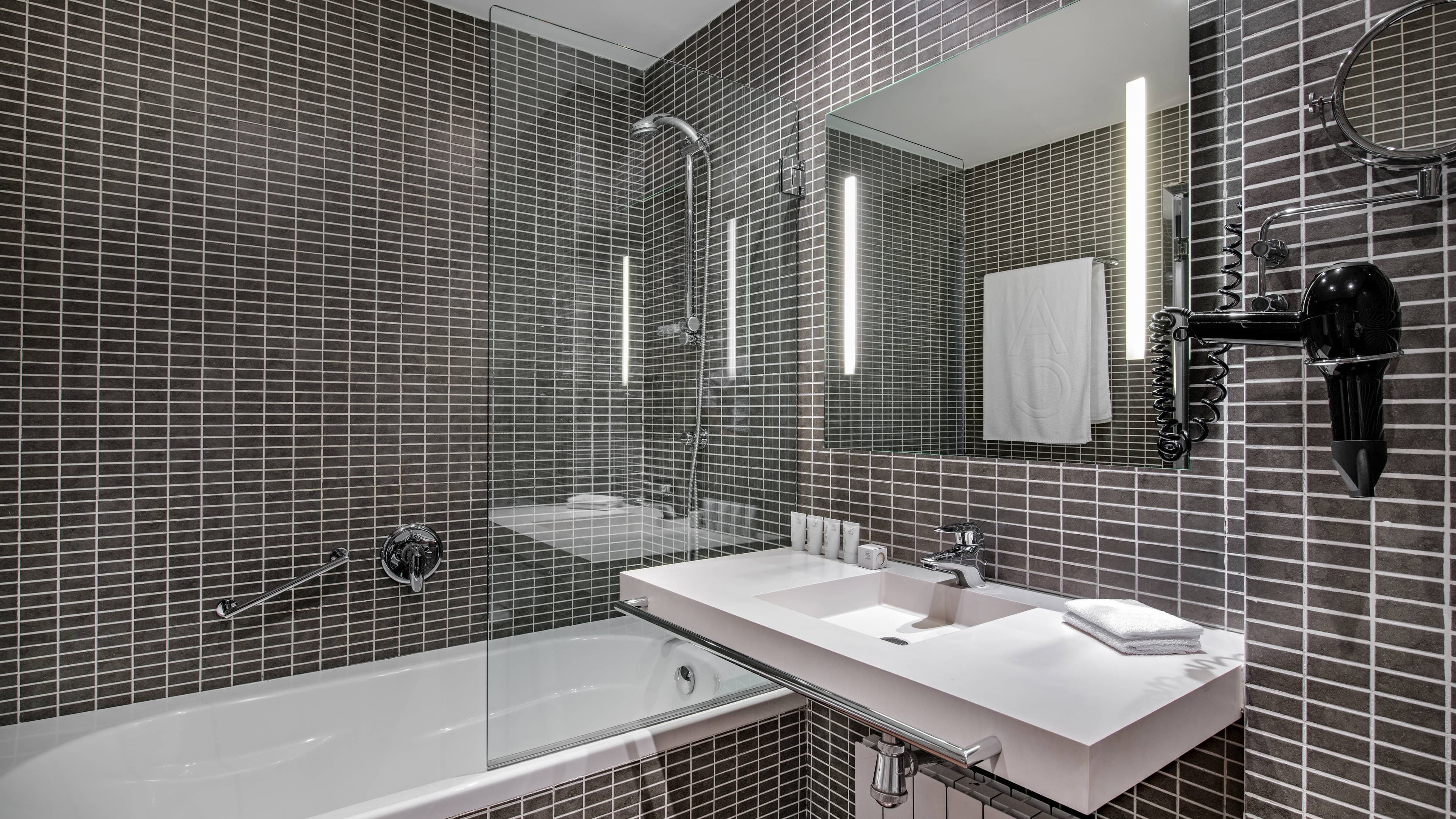 Standard Queen - Image 2