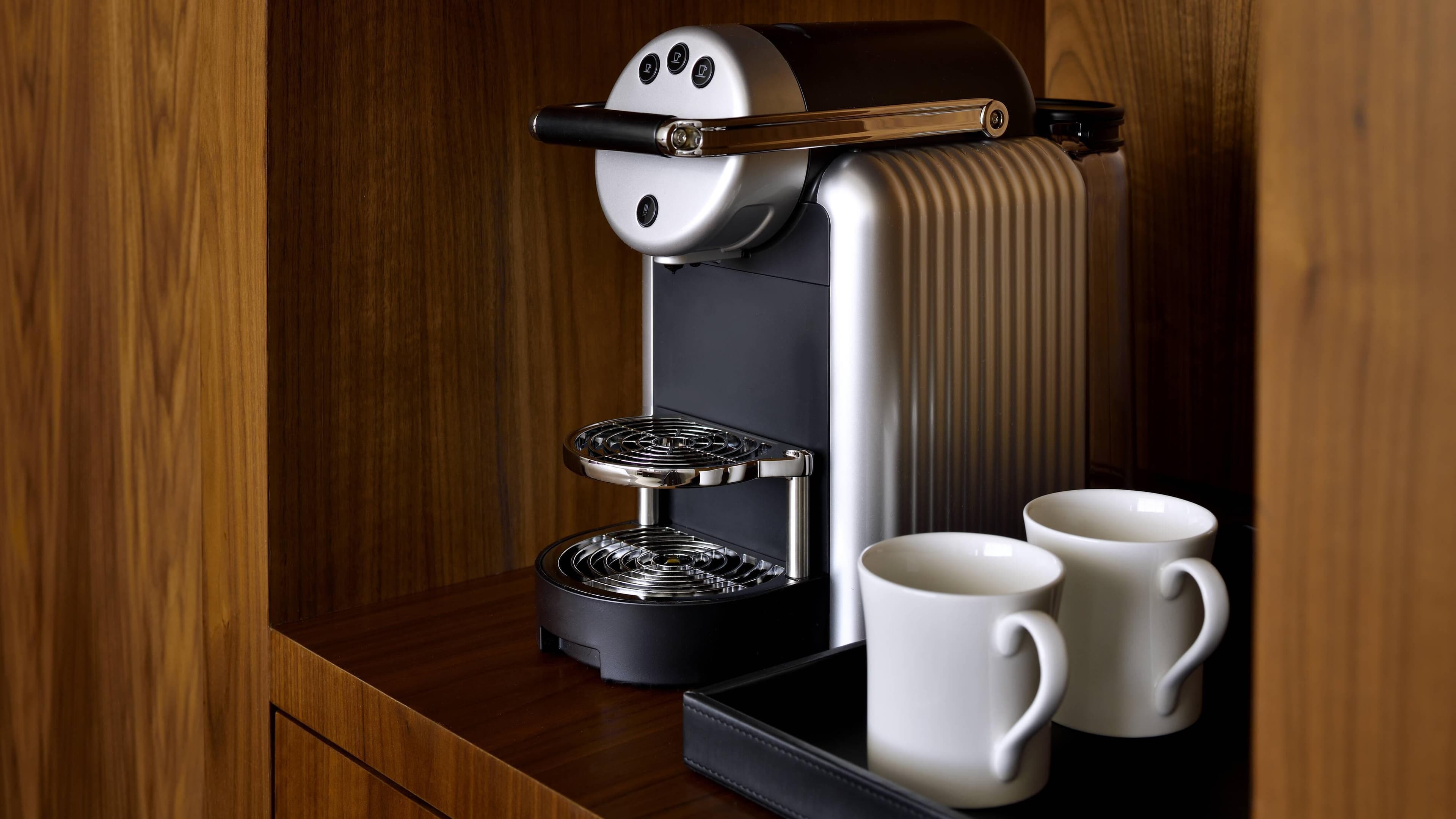 Deluxe Room - Image 7