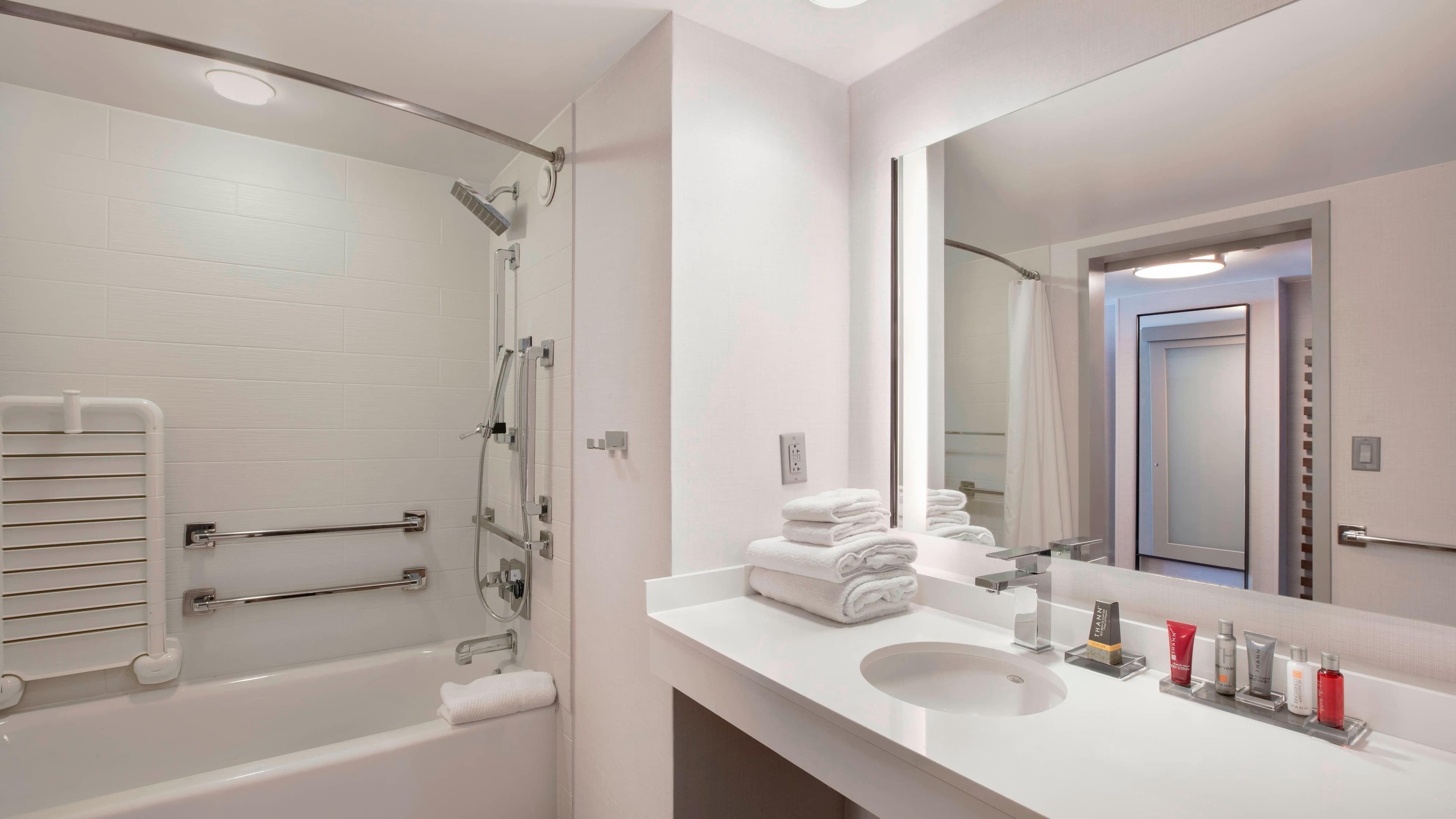 Two Queen Guestroom - Image 6