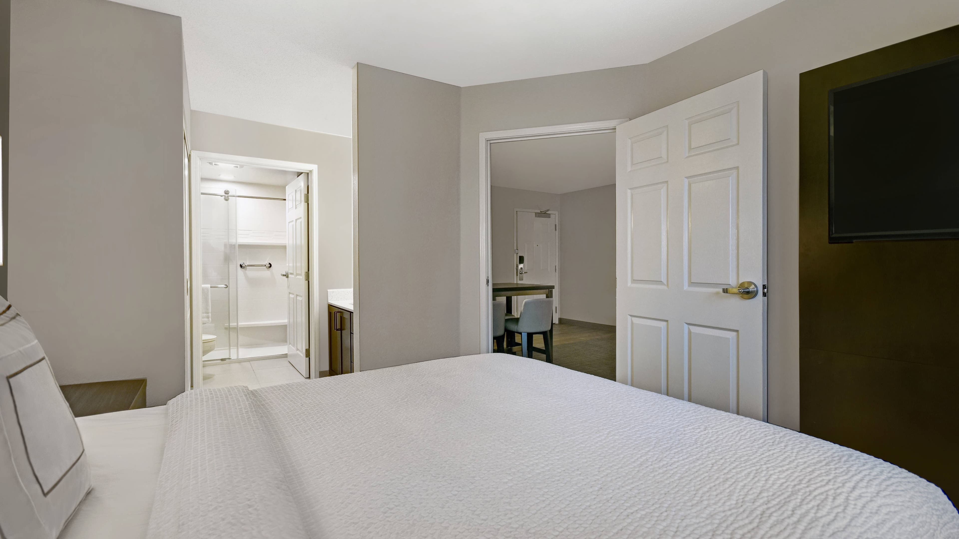 1 Bedroom Suite - Image 4