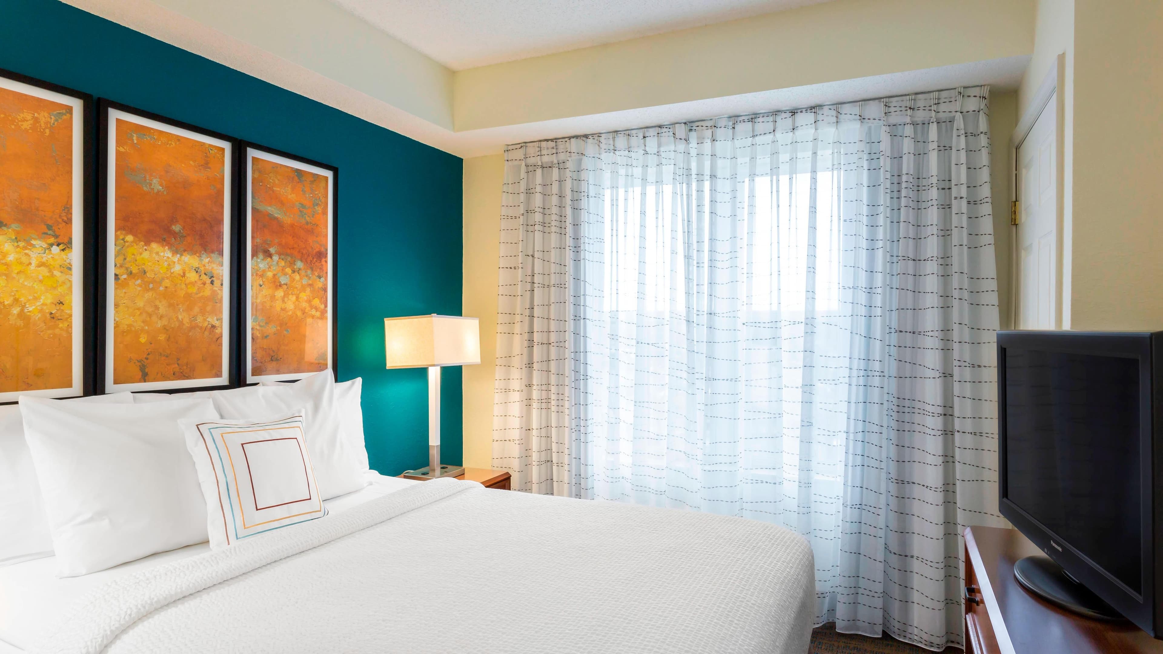 1 Bedroom Suite - Image 2