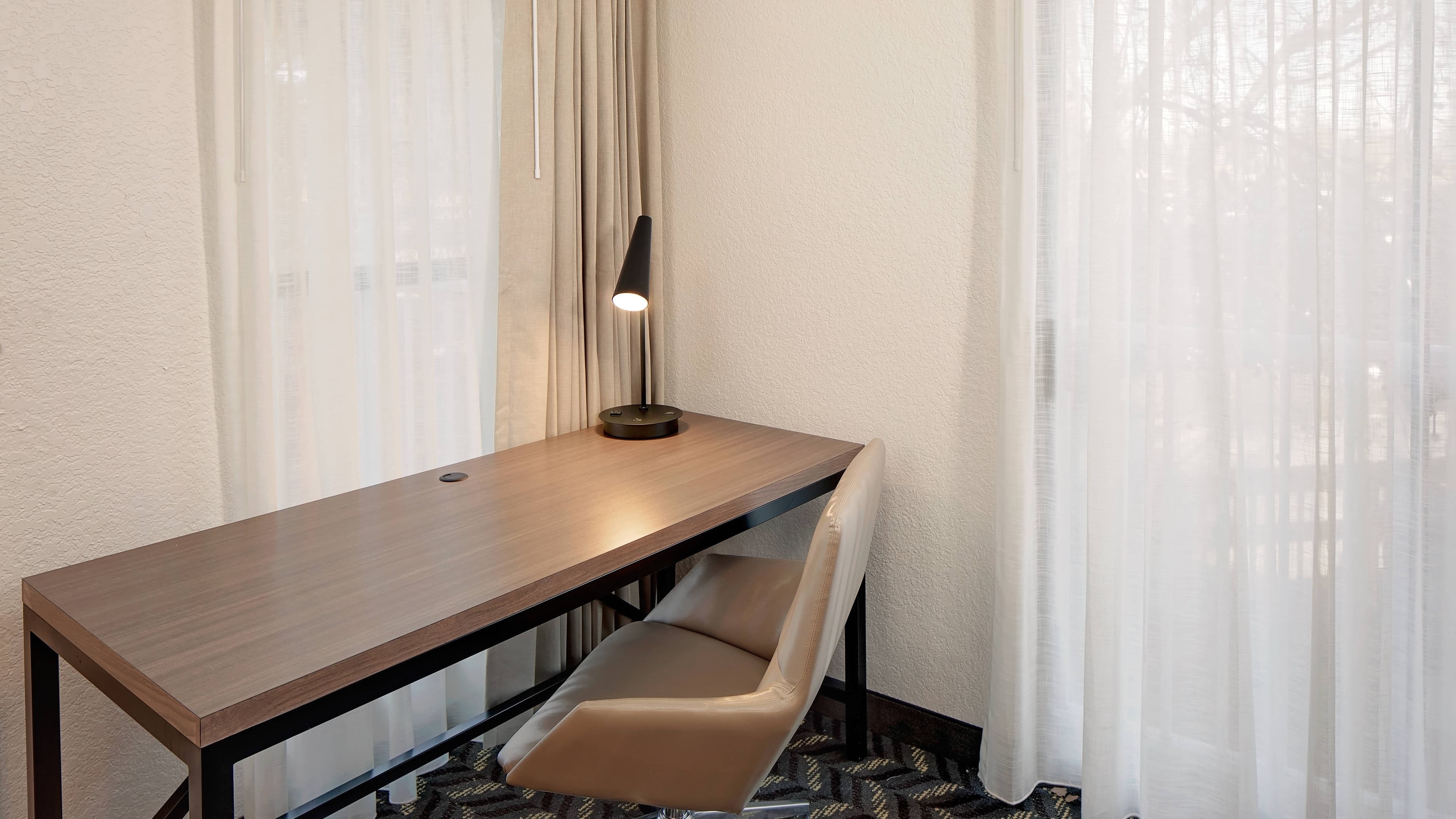 Queen Studio - Image 5