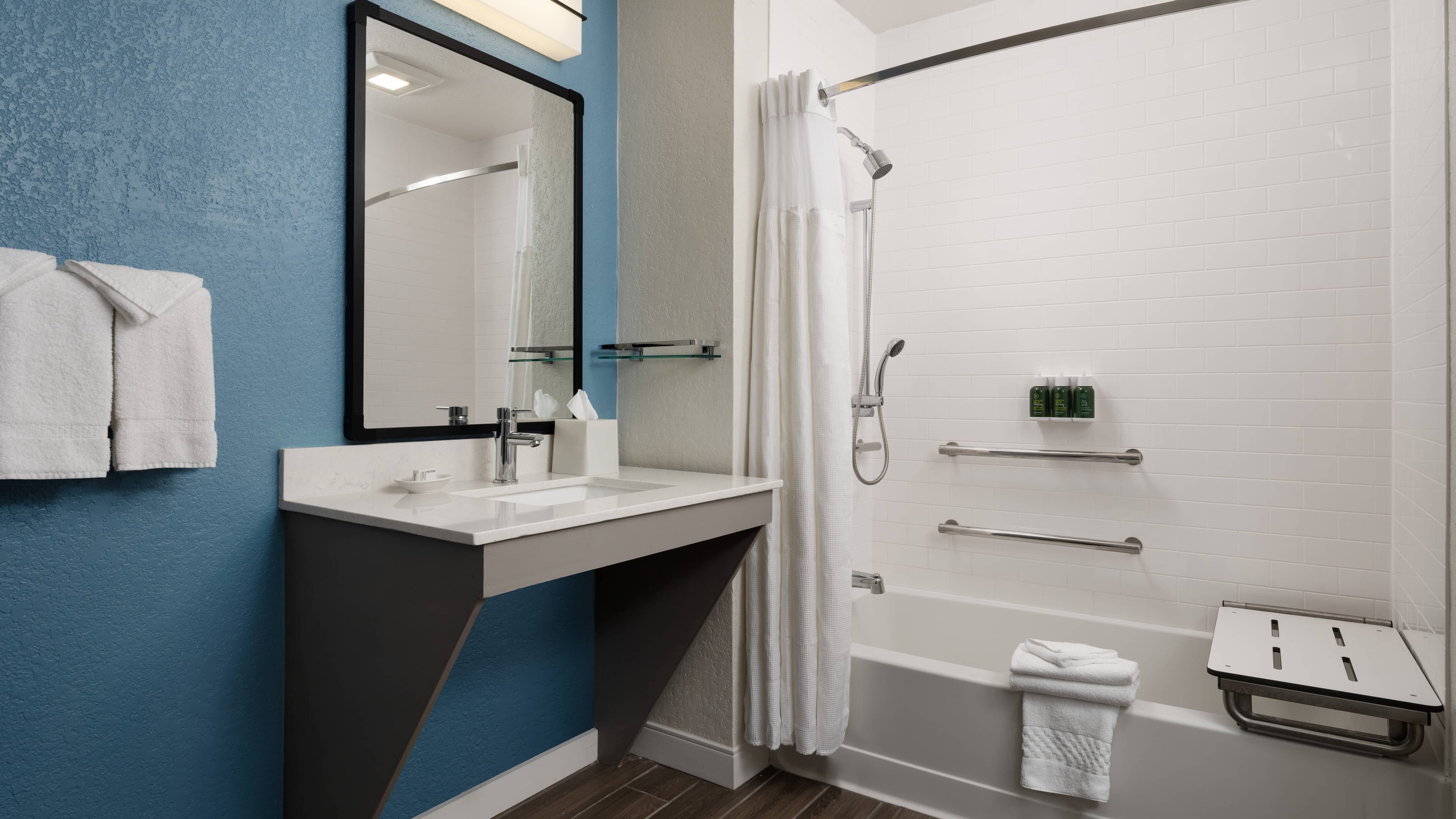 Queen Studio - Image 6