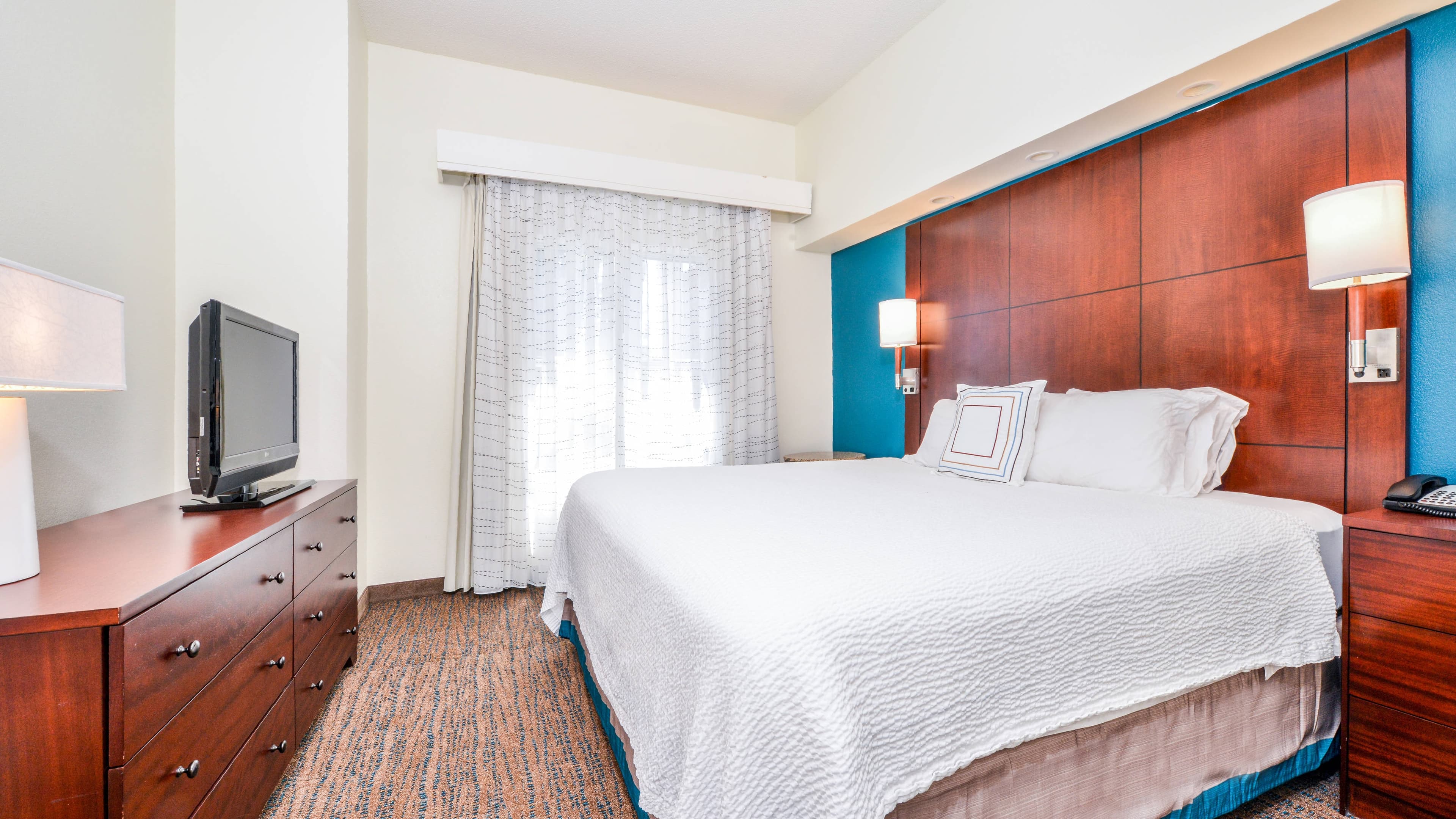 1 Bedroom 2 room Suite - Image 3