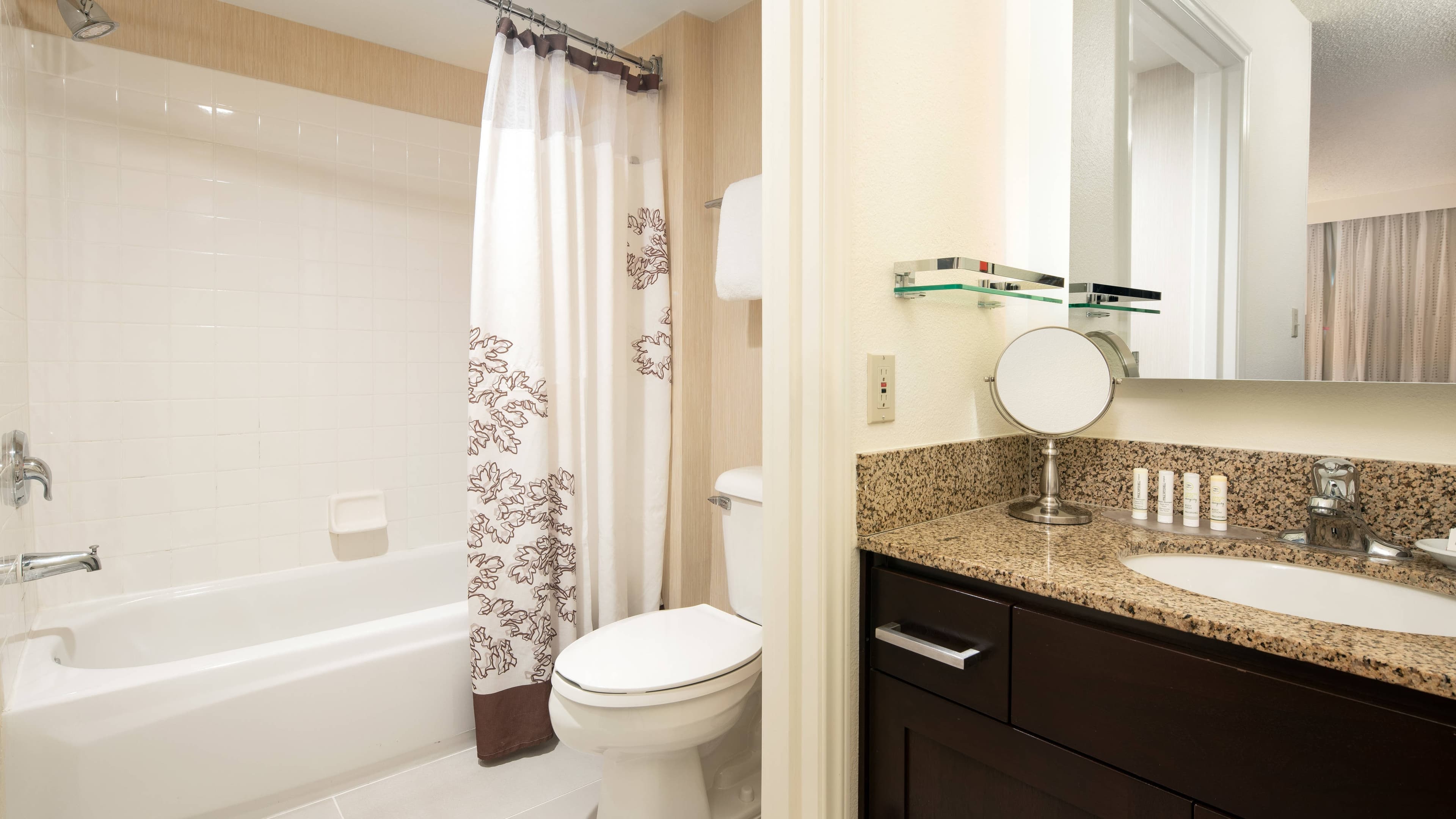 1 Bedroom Suite - Image 4