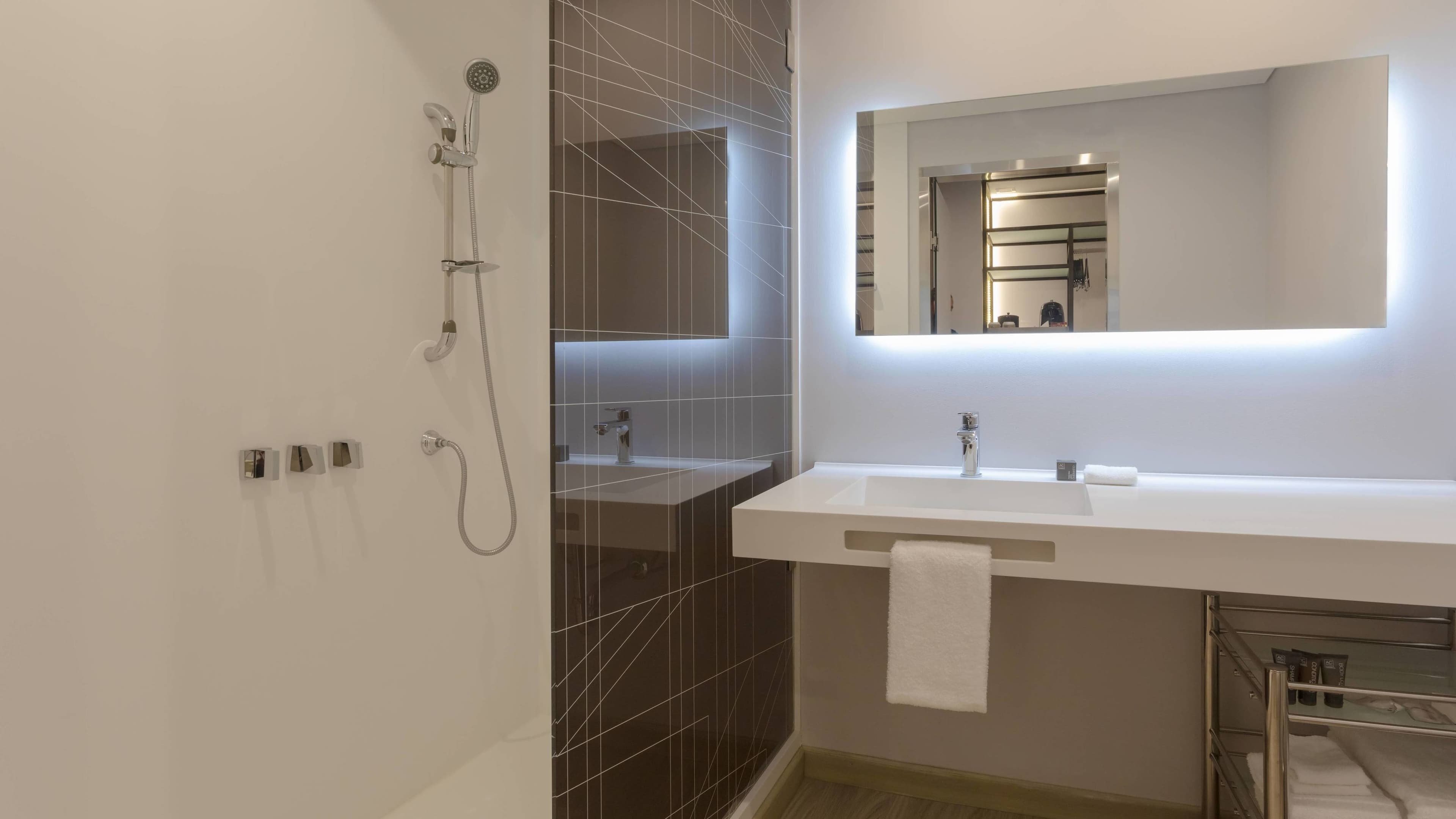 Larger Guest room - Image 8