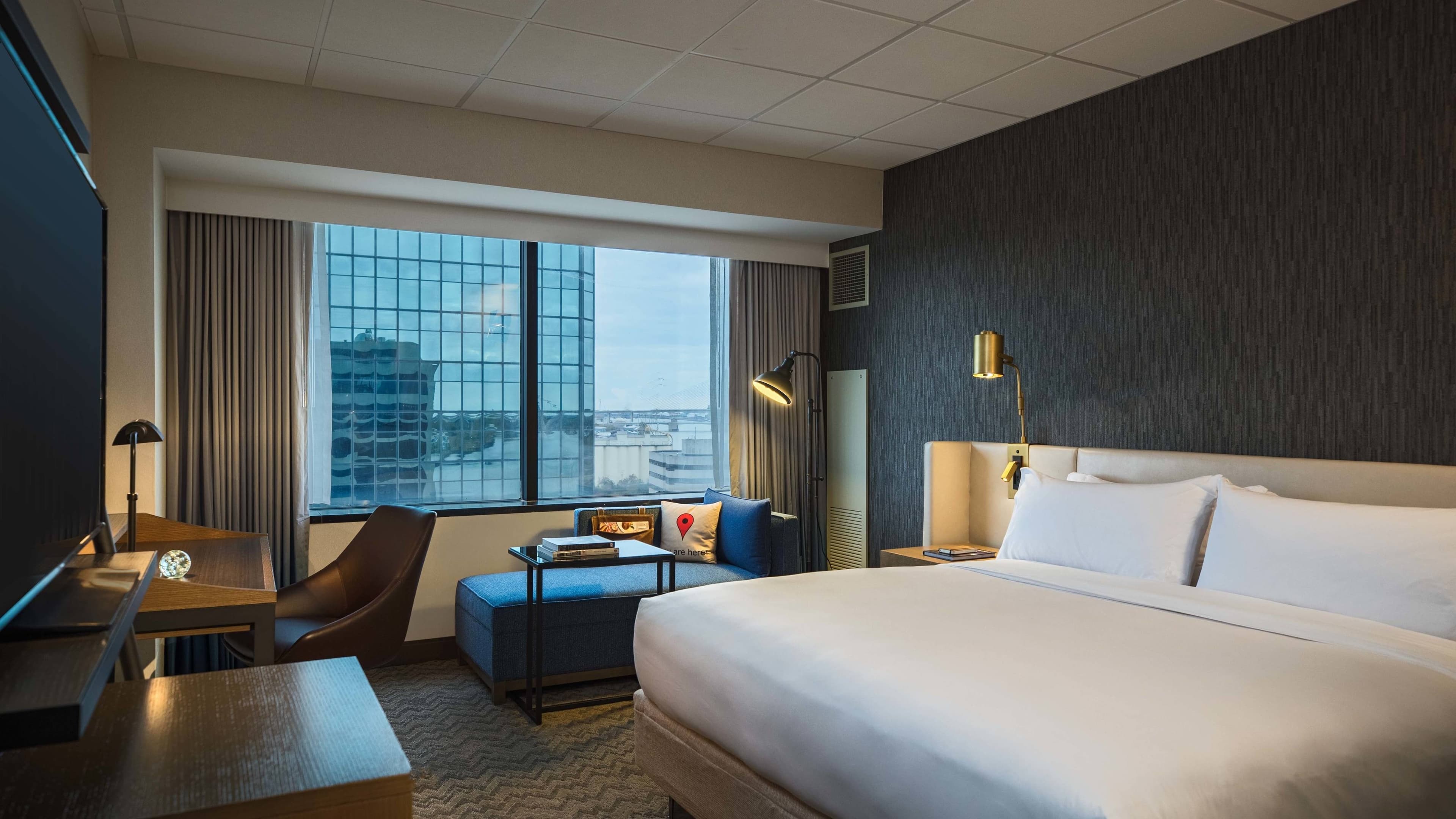 Club lounge access - Image 1