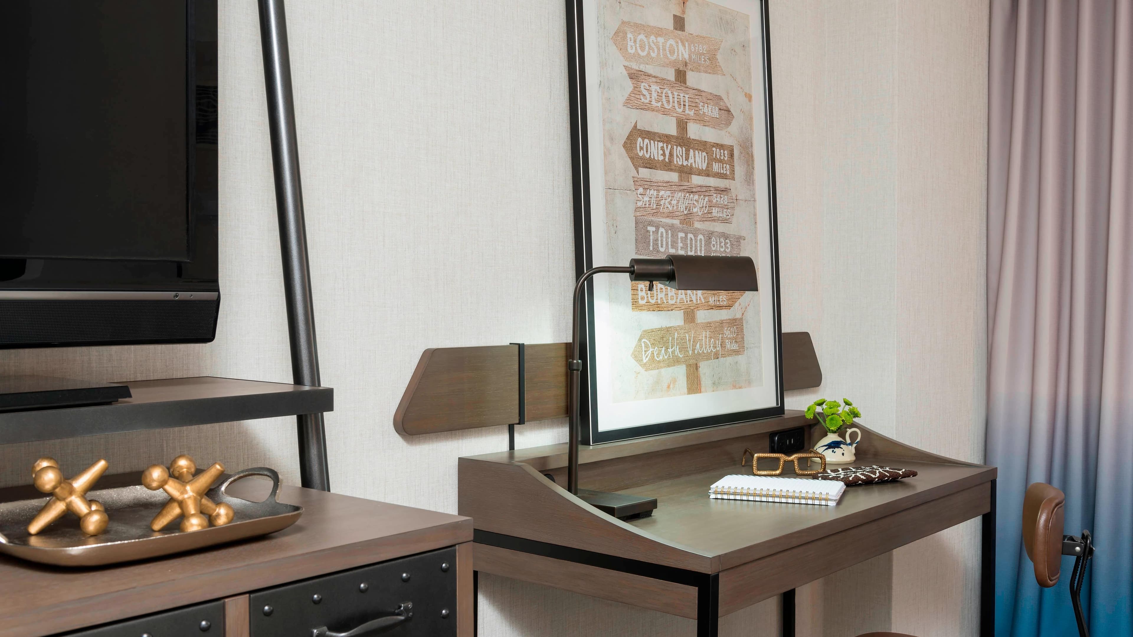 Club lounge access - Image 2