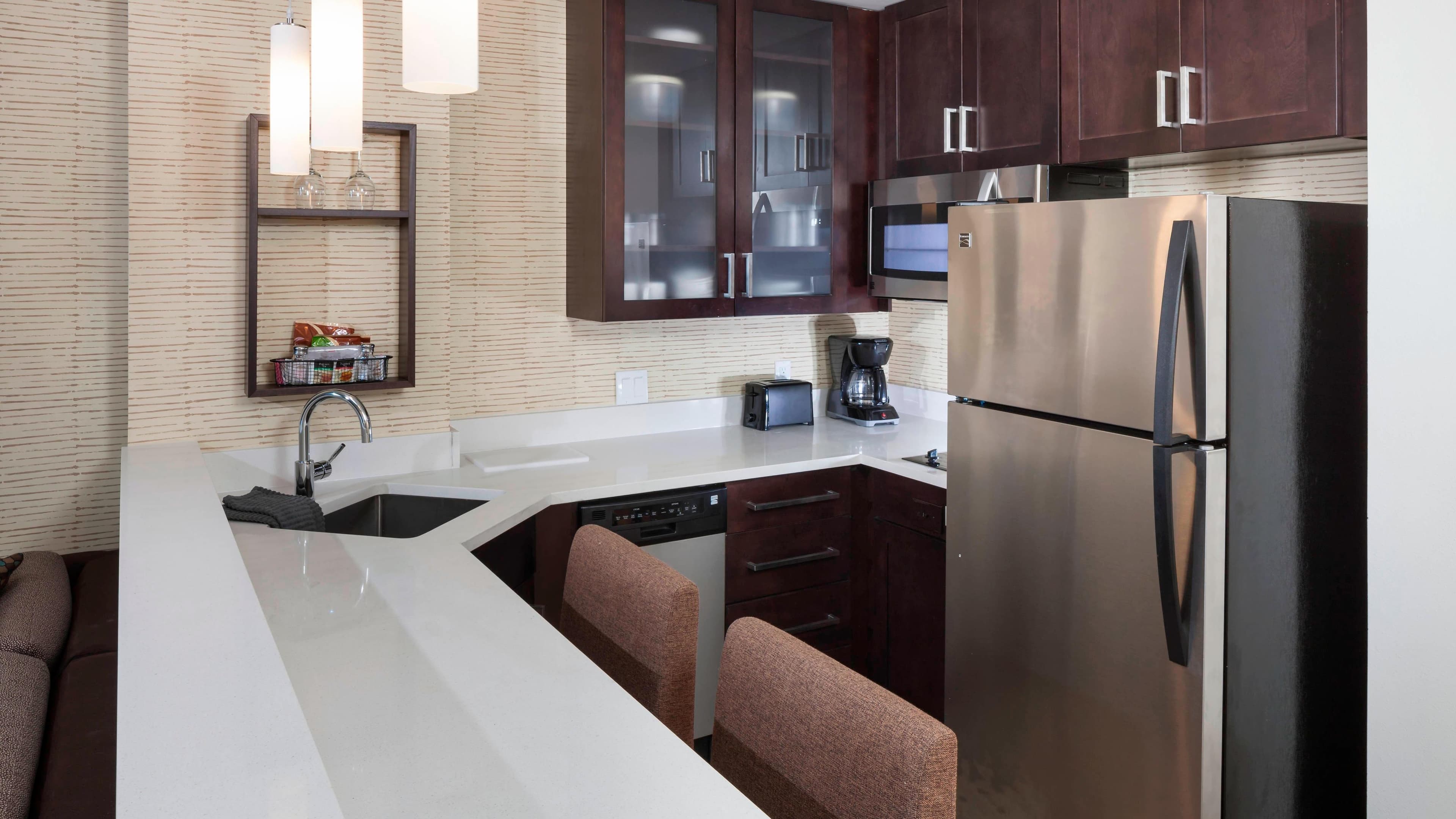 One Bedroom King Suite - Image 4