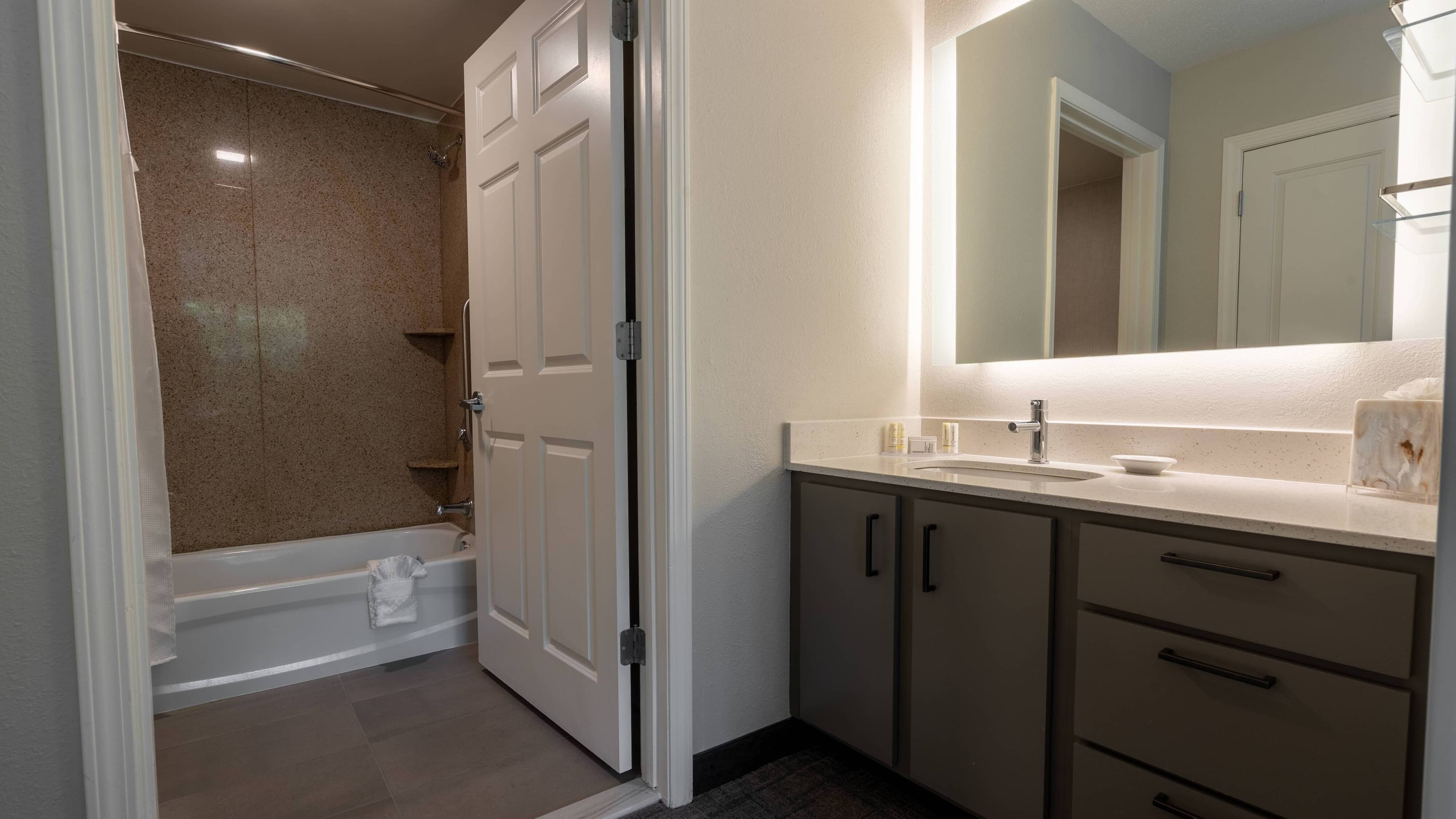 1 Bedroom Suite - Image 2