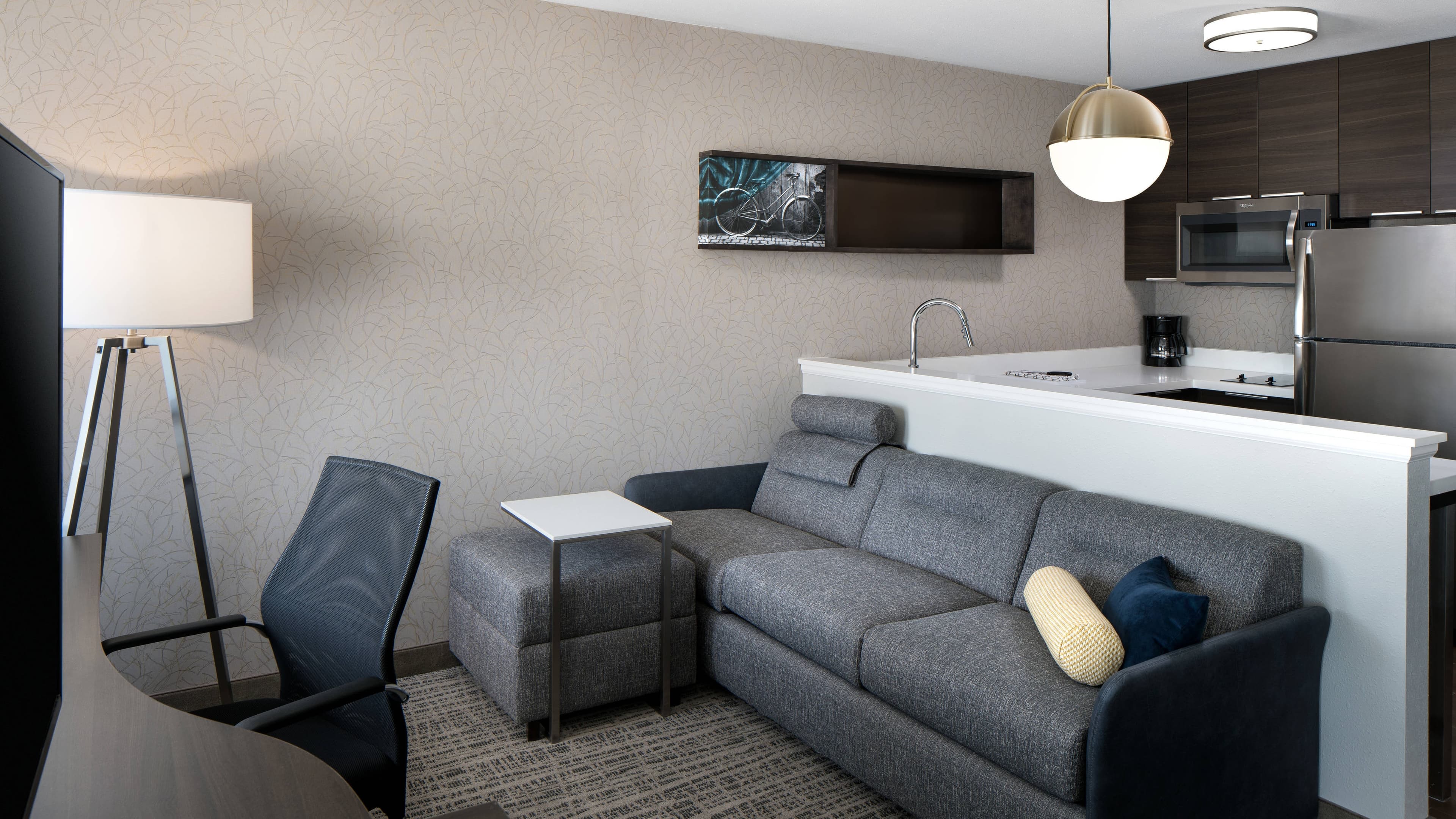 Standard King Guest Room - Image 3