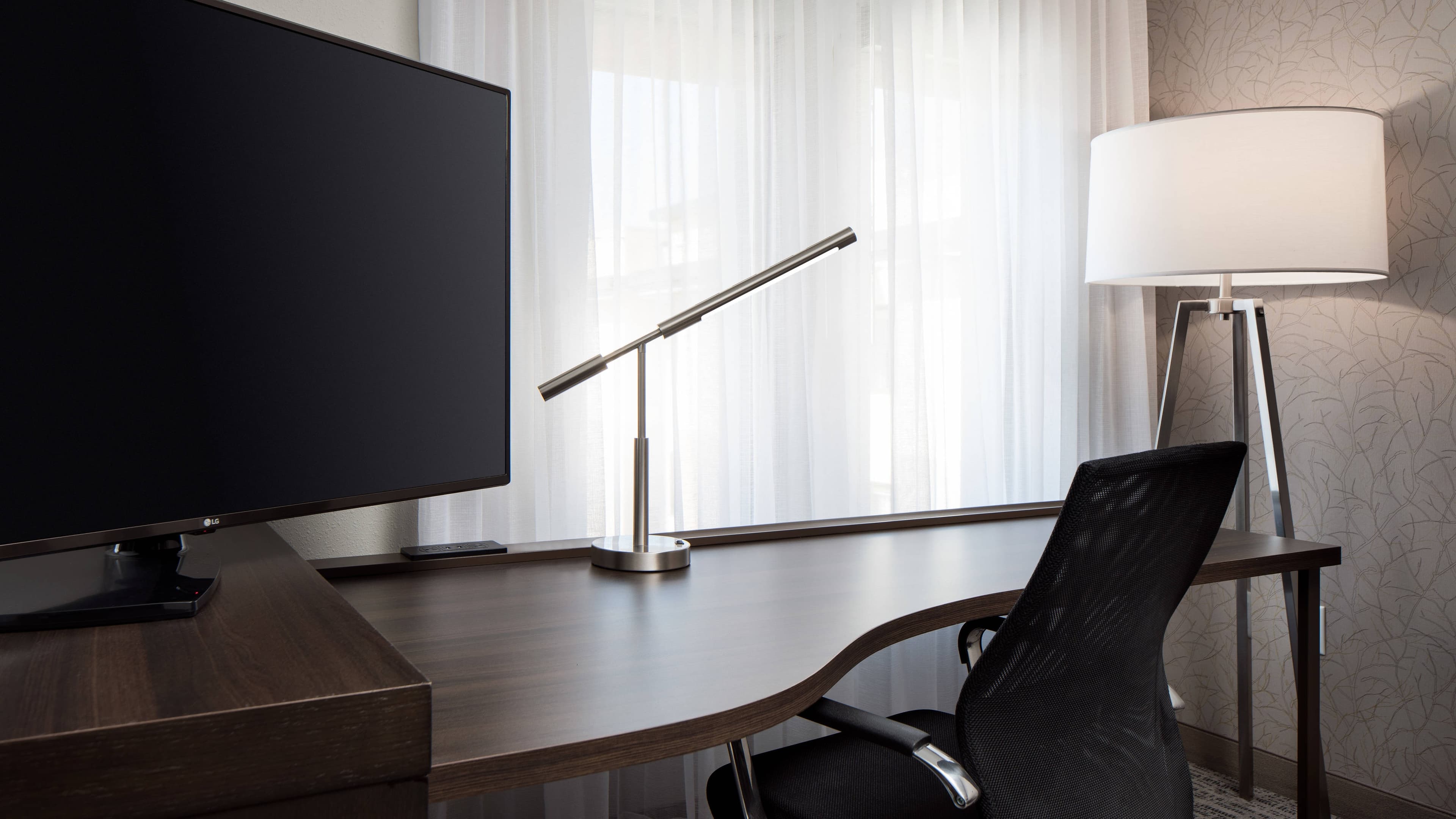 Standard King Guest Room - Image 4